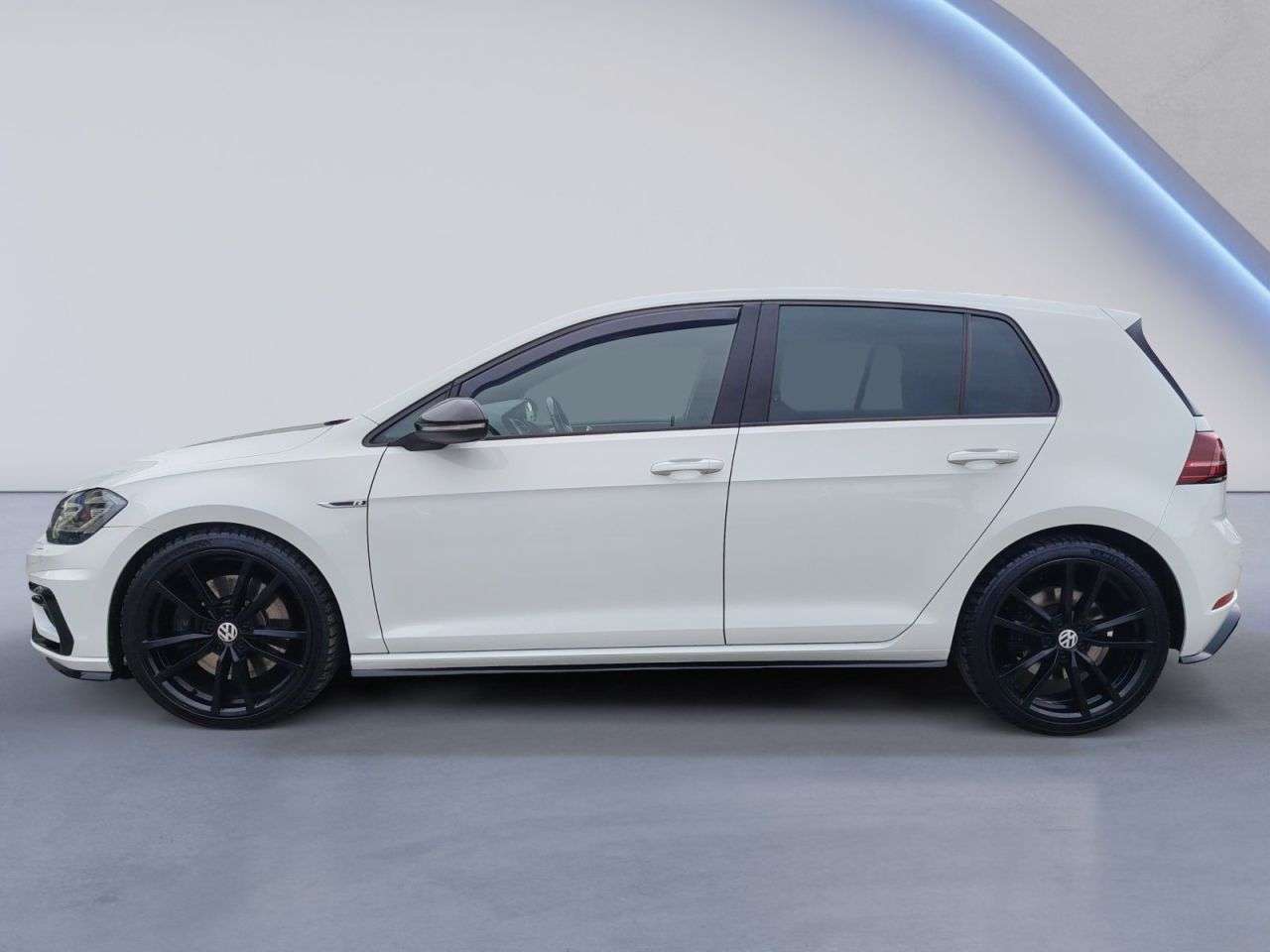 A 2017 VOLKSWAGEN GOLF 2.0 TSI BlueMotion Tech R Hatchback 5dr Petrol DSG 4Motion Euro 6 (s/s) (31 A 2017 VOLKSWAGEN GOLF 2.0 TSI BlueMotion Tech R Hatchback 5dr Petrol DSG 4Motion Euro 6 (s/s) (31