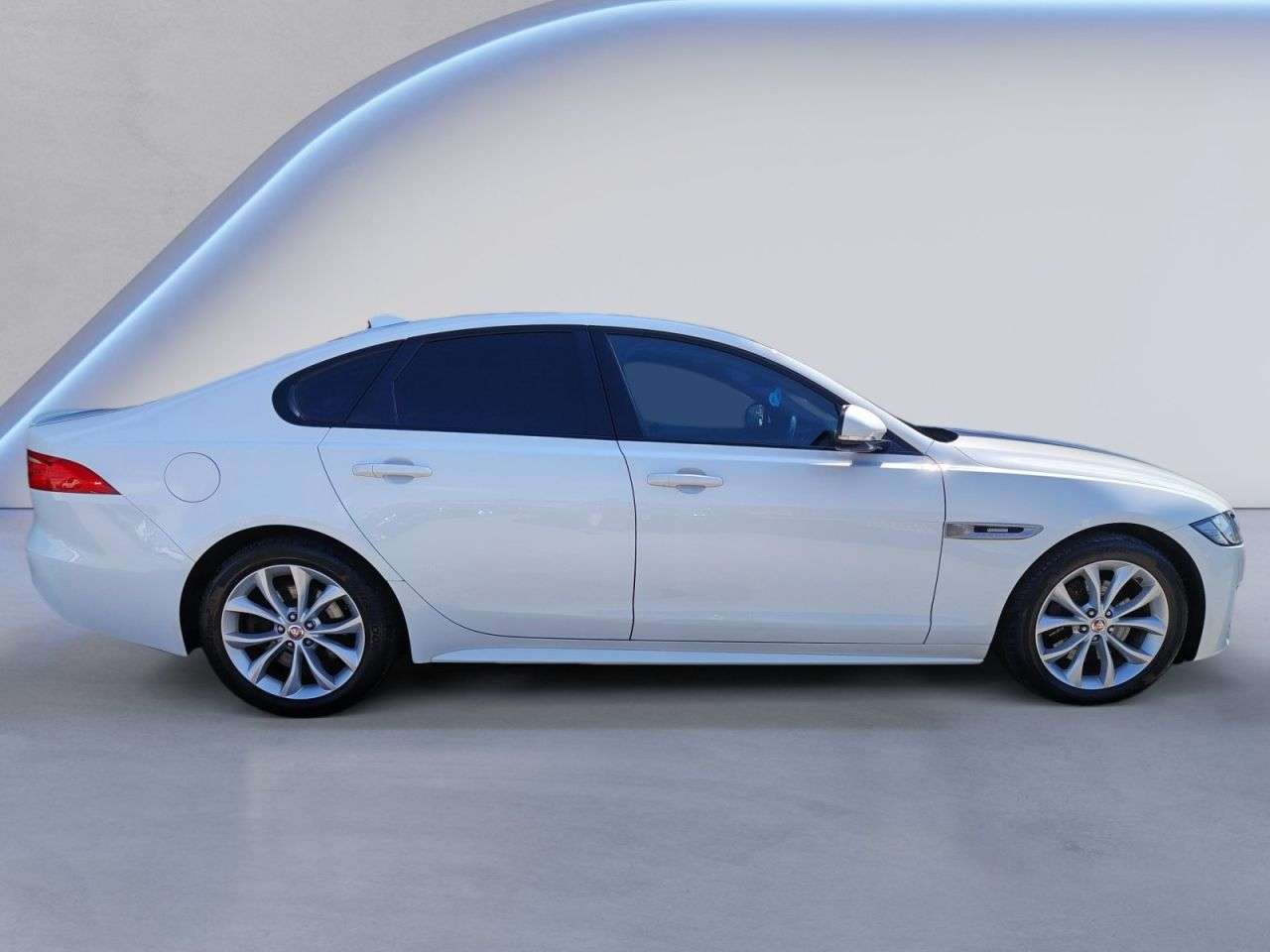 A 2017 JAGUAR XF 2.0d R-Sport Saloon 4dr Diesel Auto Euro 6 (s/s) (180 ps) 4 STAMP JAGUAR SE A 2017 JAGUAR XF 2.0d R-Sport Saloon 4dr Diesel Auto Euro 6 (s/s) (180 ps) 4 STAMP JAGUAR SE