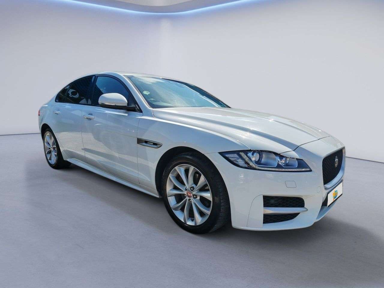 A 2017 JAGUAR XF 2.0d R-Sport Saloon 4dr Diesel Auto Euro 6 (s/s) (180 ps) 4 STAMP JAGUAR SE A 2017 JAGUAR XF 2.0d R-Sport Saloon 4dr Diesel Auto Euro 6 (s/s) (180 ps) 4 STAMP JAGUAR SE