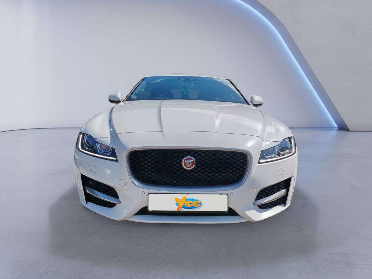 A 2017 JAGUAR XF 2.0d R-Sport Saloon 4dr Diesel Auto Euro 6 (s/s) (180 ps) 4 STAMP JAGUAR SE A 2017 JAGUAR XF 2.0d R-Sport Saloon 4dr Diesel Auto Euro 6 (s/s) (180 ps) 4 STAMP JAGUAR SE