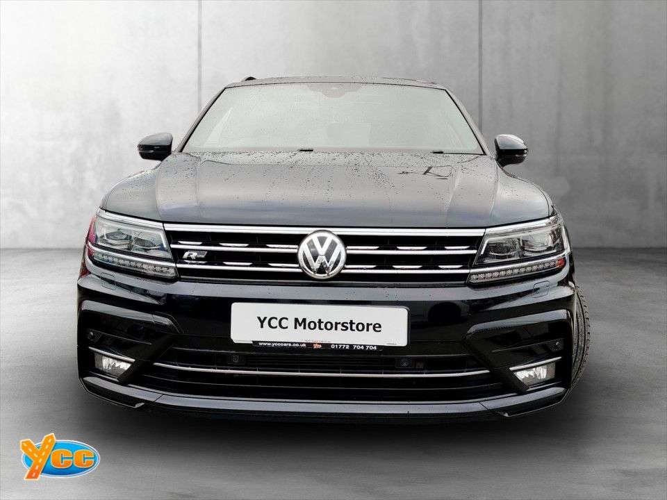 A 2017 VOLKSWAGEN TIGUAN 2.0 TDI R-Line SUV 5dr Diesel Manual 4Motion Euro 6 (s/s) (150 ps) 10 STAMP A 2017 VOLKSWAGEN TIGUAN 2.0 TDI R-Line SUV 5dr Diesel Manual 4Motion Euro 6 (s/s) (150 ps) 10 STAMP