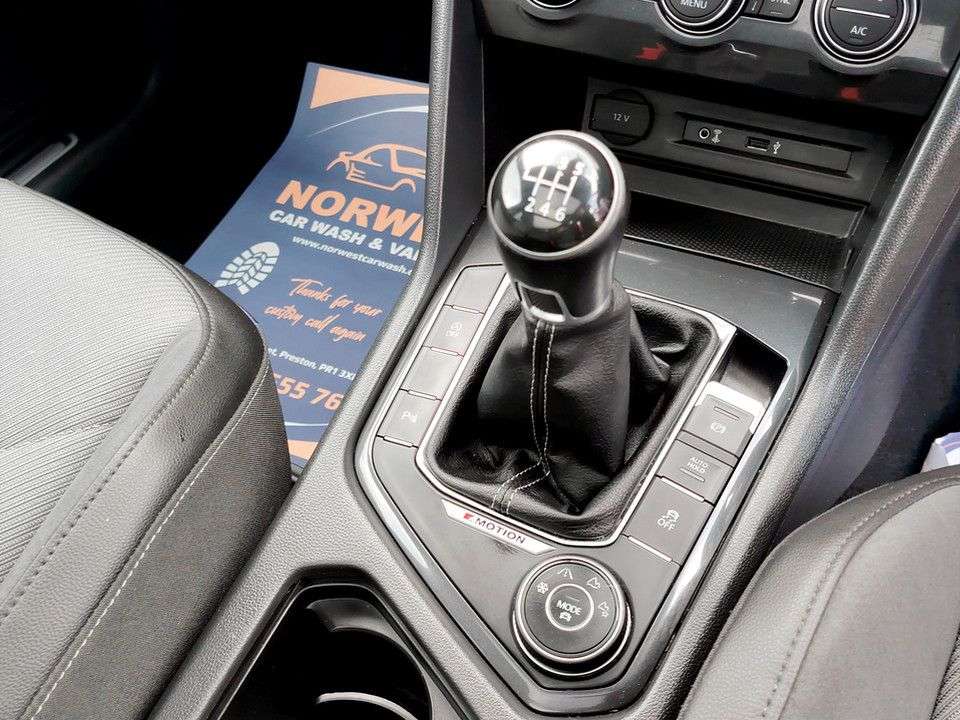 2017 VOLKSWAGEN TIGUAN 2017 VOLKSWAGEN TIGUAN