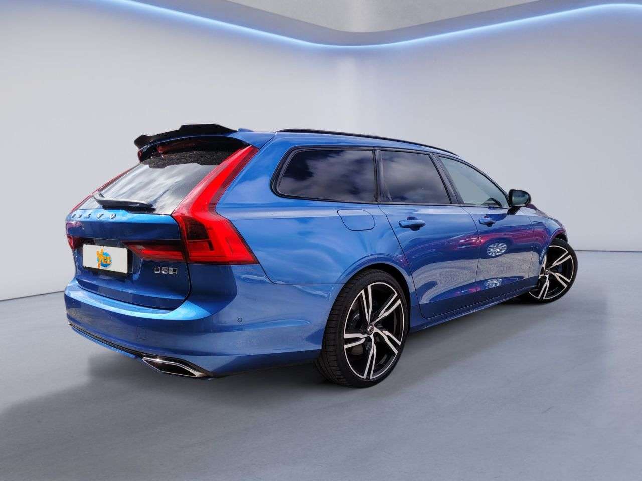 A 2019 VOLVO V90 2.0 D5 R-Design Plus Estate 5dr Diesel Auto AWD Euro 6 (s/s) (235 ps) 8 STA A 2019 VOLVO V90 2.0 D5 R-Design Plus Estate 5dr Diesel Auto AWD Euro 6 (s/s) (235 ps) 8 STA