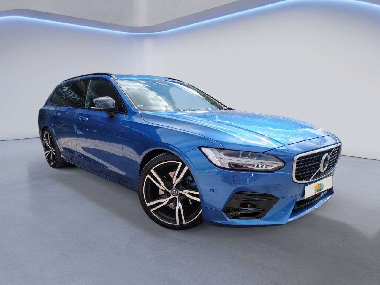 A 2019 VOLVO V90 2.0 D5 R-Design Plus Estate 5dr Diesel Auto AWD Euro 6 (s/s) (235 ps) STUNN A 2019 VOLVO V90 2.0 D5 R-Design Plus Estate 5dr Diesel Auto AWD Euro 6 (s/s) (235 ps) STUNN