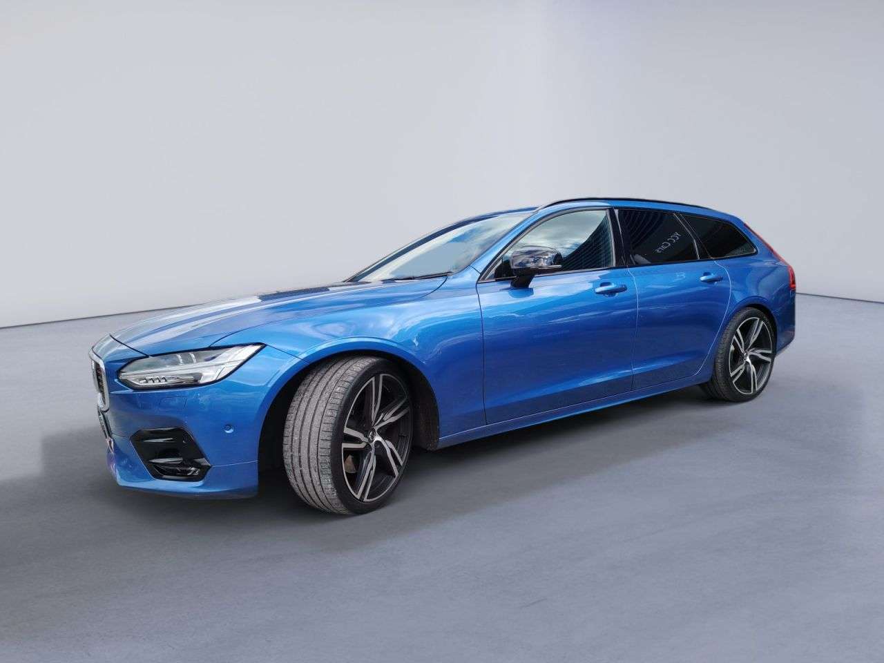 A 2019 VOLVO V90 2.0 D5 R-Design Plus Estate 5dr Diesel Auto AWD Euro 6 (s/s) (235 ps) STUNN A 2019 VOLVO V90 2.0 D5 R-Design Plus Estate 5dr Diesel Auto AWD Euro 6 (s/s) (235 ps) STUNN