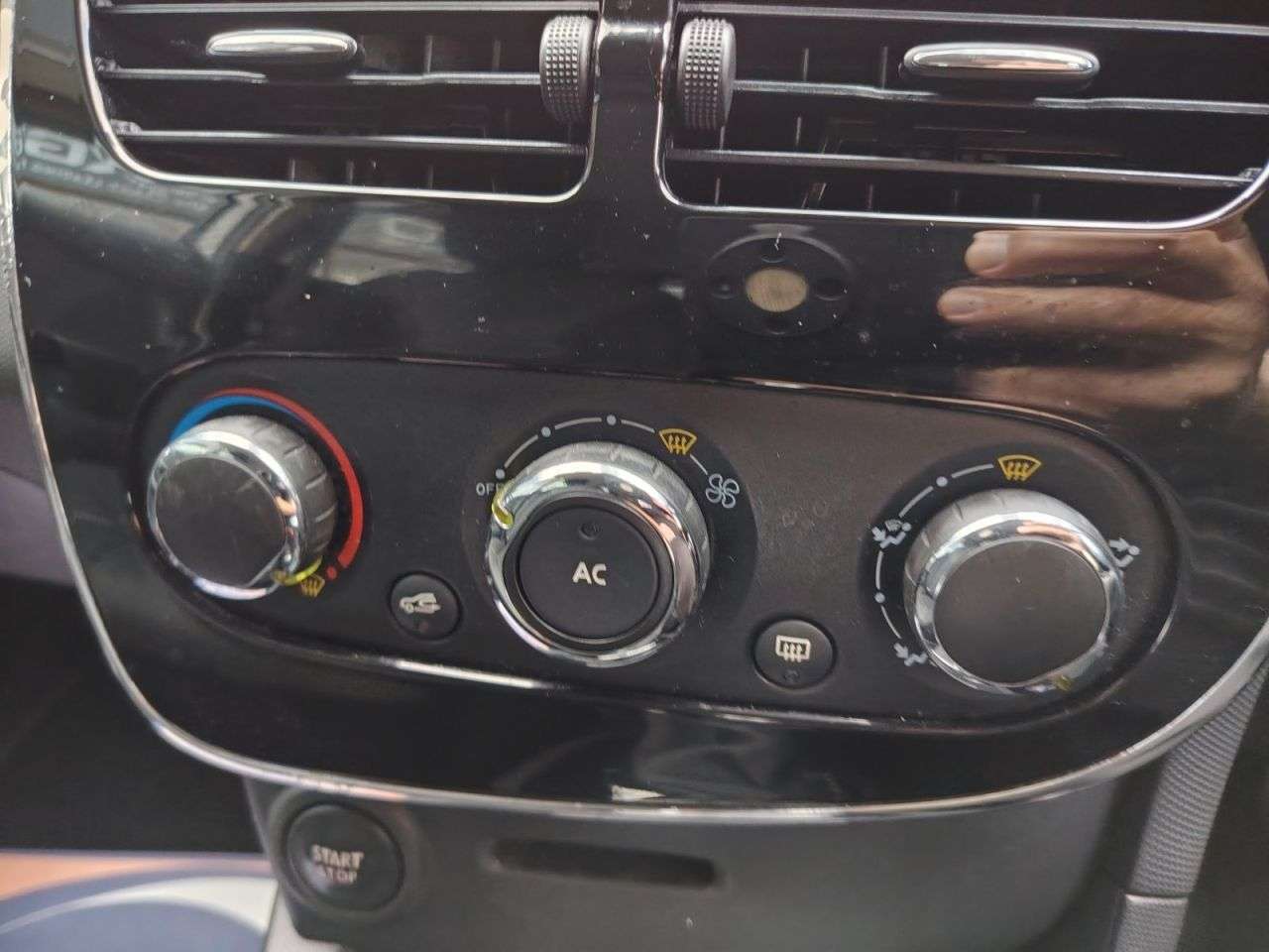 2014 RENAULT CLIO 2014 RENAULT CLIO