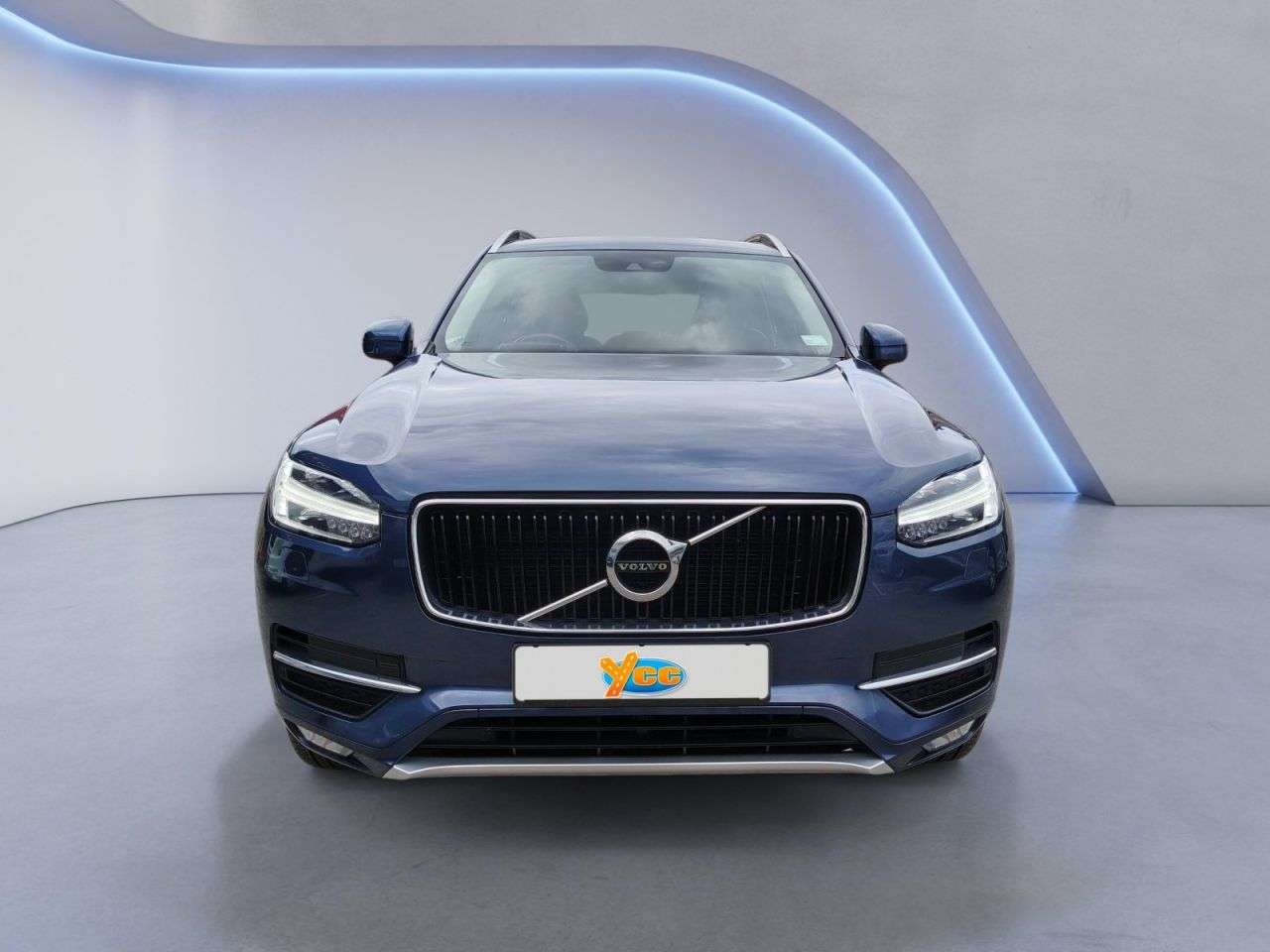 A 2019 VOLVO XC90 2.0 D5 PowerPulse Momentum Pro SUV 5dr Diesel Auto 4WD Euro 6 (s/s) (235 ps A 2019 VOLVO XC90 2.0 D5 PowerPulse Momentum Pro SUV 5dr Diesel Auto 4WD Euro 6 (s/s) (235 ps