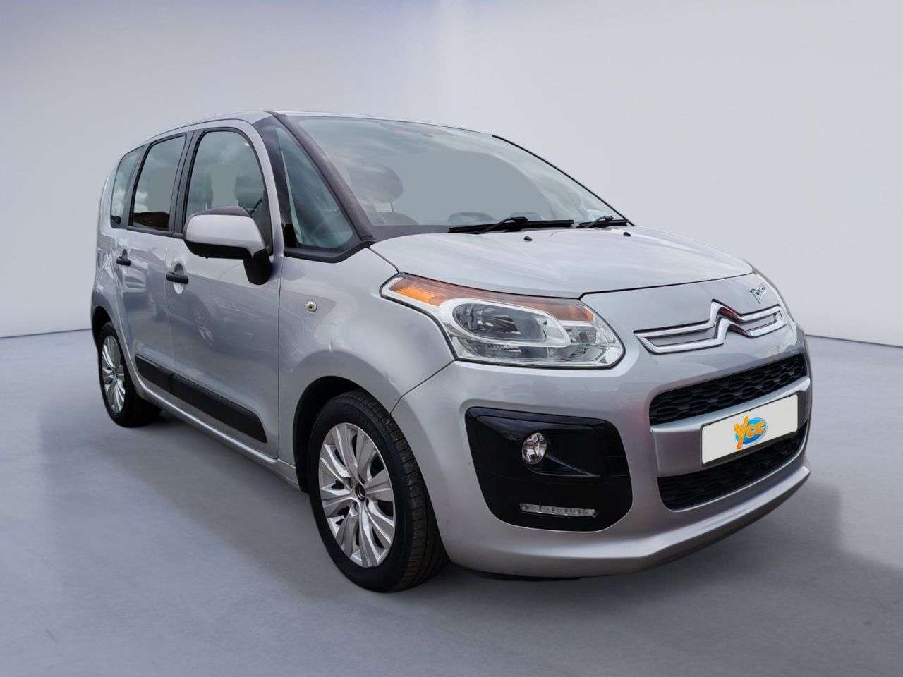 A 2014 CITROEN C3 PICASSO 1.6 HDi VTR+ MPV 5dr Diesel Manual Euro 5 (90 ps) 7 STAMP SERV HIST LOW TAX A 2014 CITROEN C3 PICASSO 1.6 HDi VTR+ MPV 5dr Diesel Manual Euro 5 (90 ps) 7 STAMP SERV HIST LOW TAX