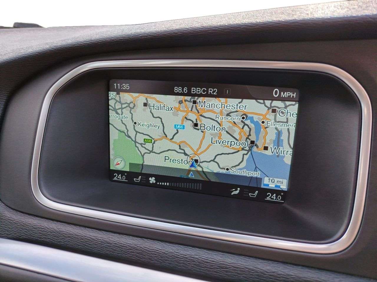 2017 VOLVO V40 2017 VOLVO V40