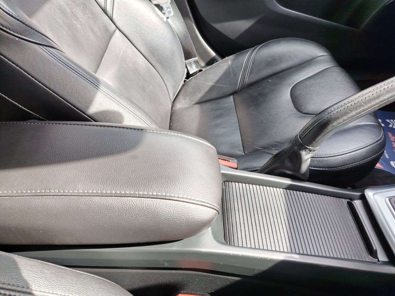 2017 VOLVO V40 2017 VOLVO V40