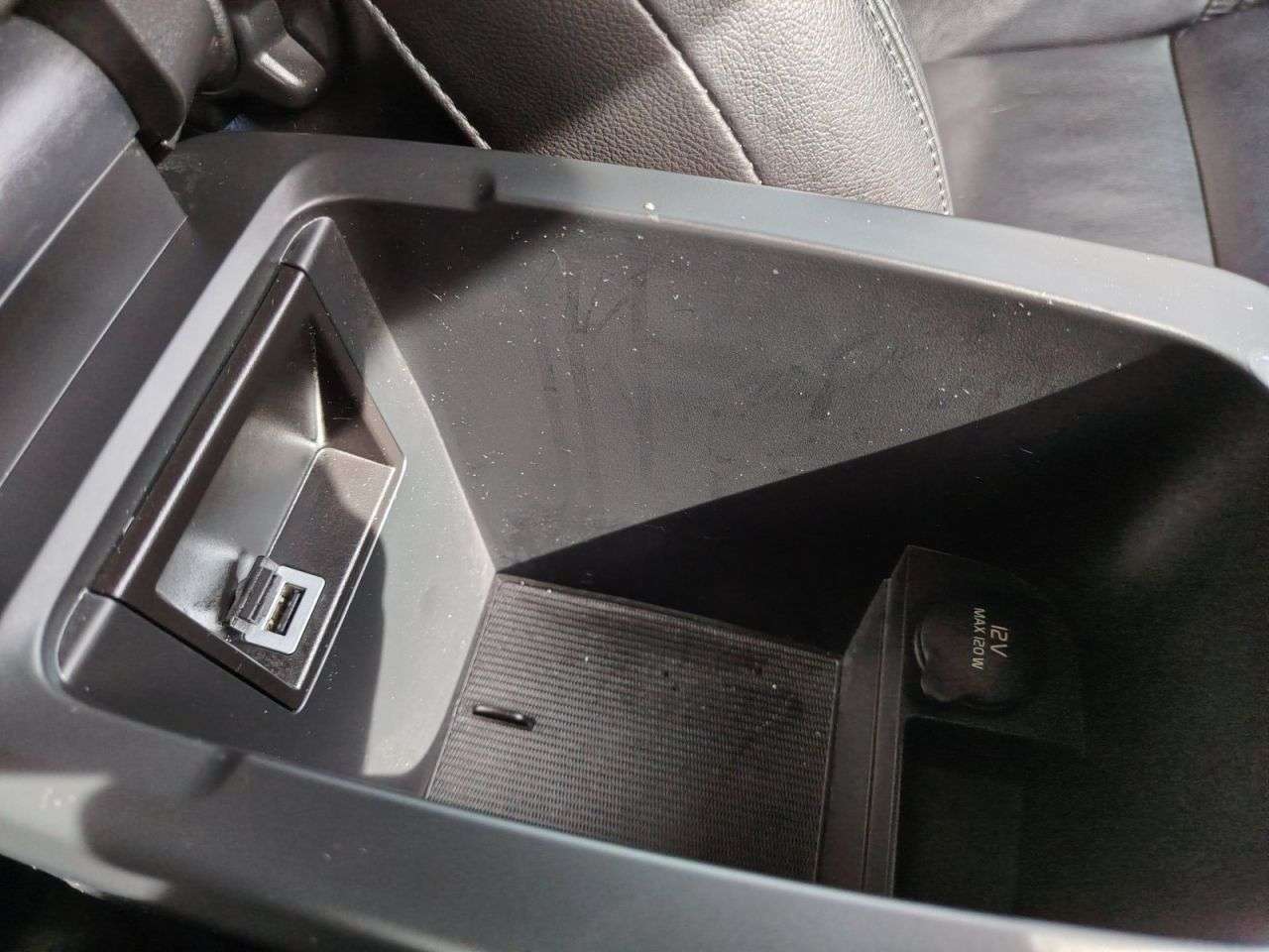 2017 VOLVO V40 2017 VOLVO V40