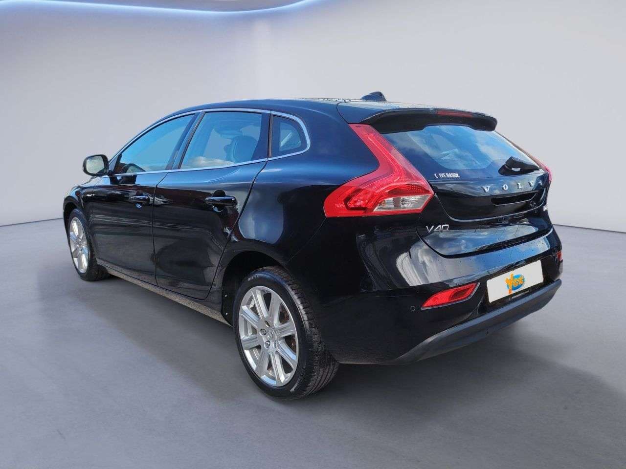2017 VOLVO V40 2017 VOLVO V40