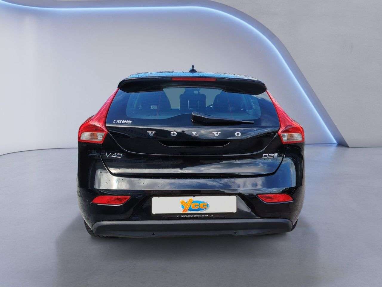 2017 VOLVO V40 2017 VOLVO V40