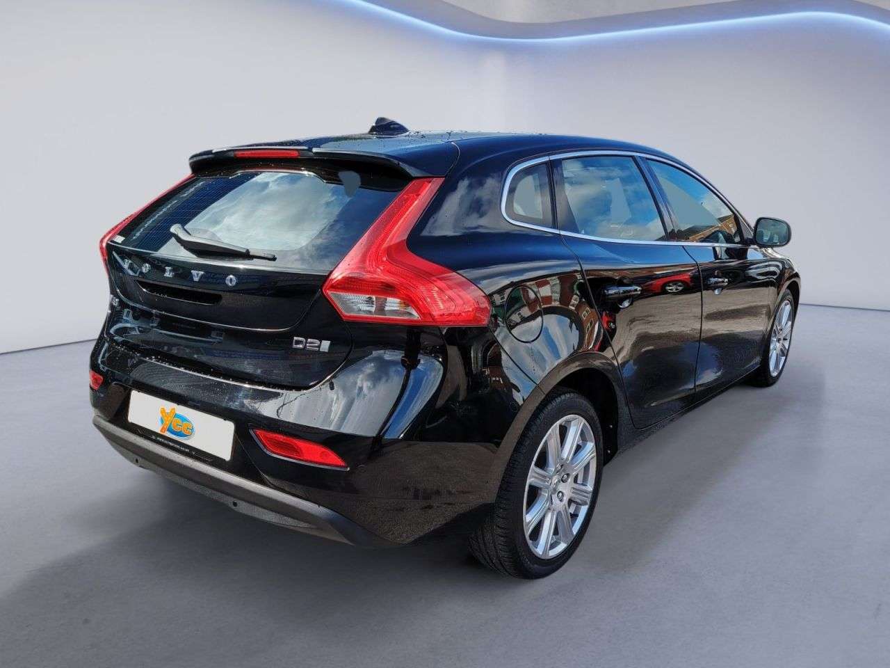2017 VOLVO V40 2017 VOLVO V40