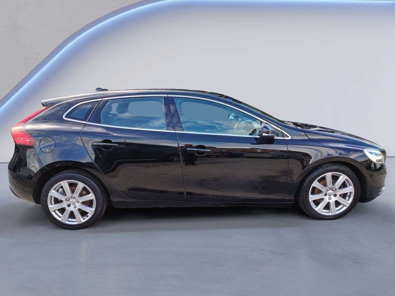 2017 VOLVO V40 2017 VOLVO V40