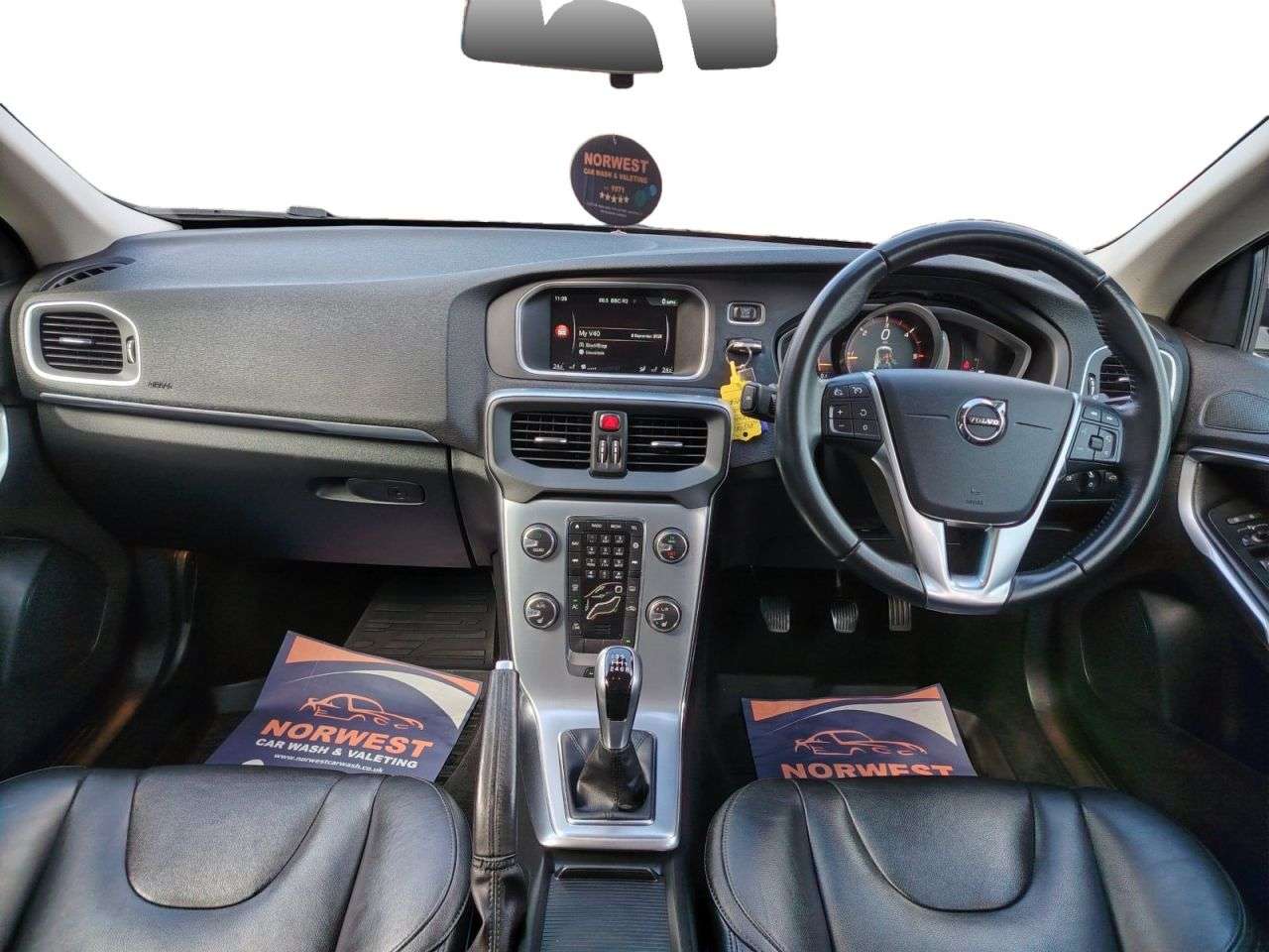 2017 VOLVO V40 2017 VOLVO V40