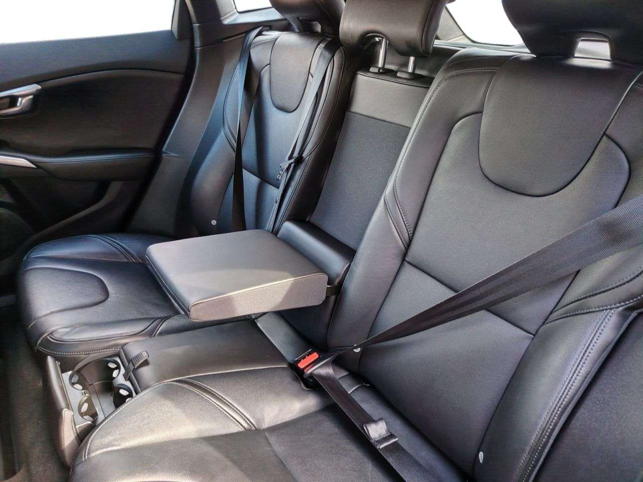 2017 VOLVO V40 2017 VOLVO V40