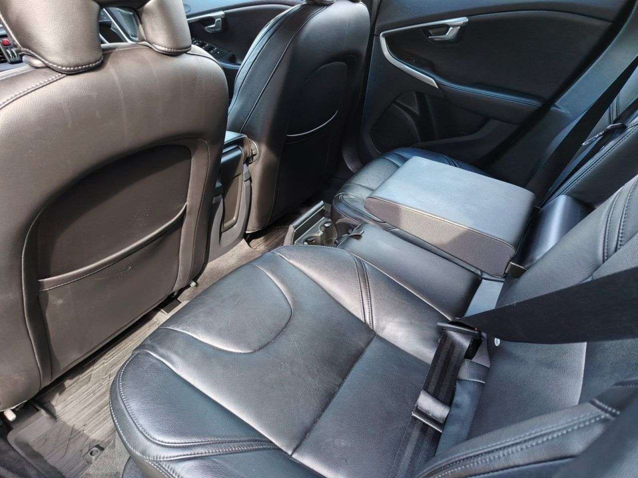 2017 VOLVO V40 2017 VOLVO V40