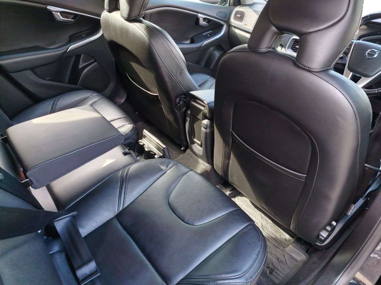 2017 VOLVO V40 2017 VOLVO V40