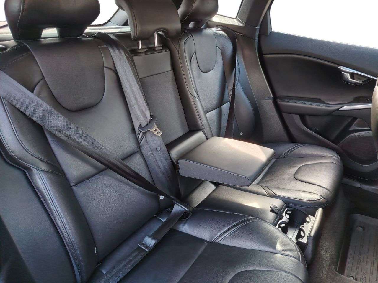 2017 VOLVO V40 2017 VOLVO V40