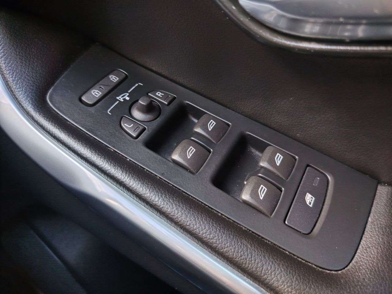 2017 VOLVO V40 2017 VOLVO V40