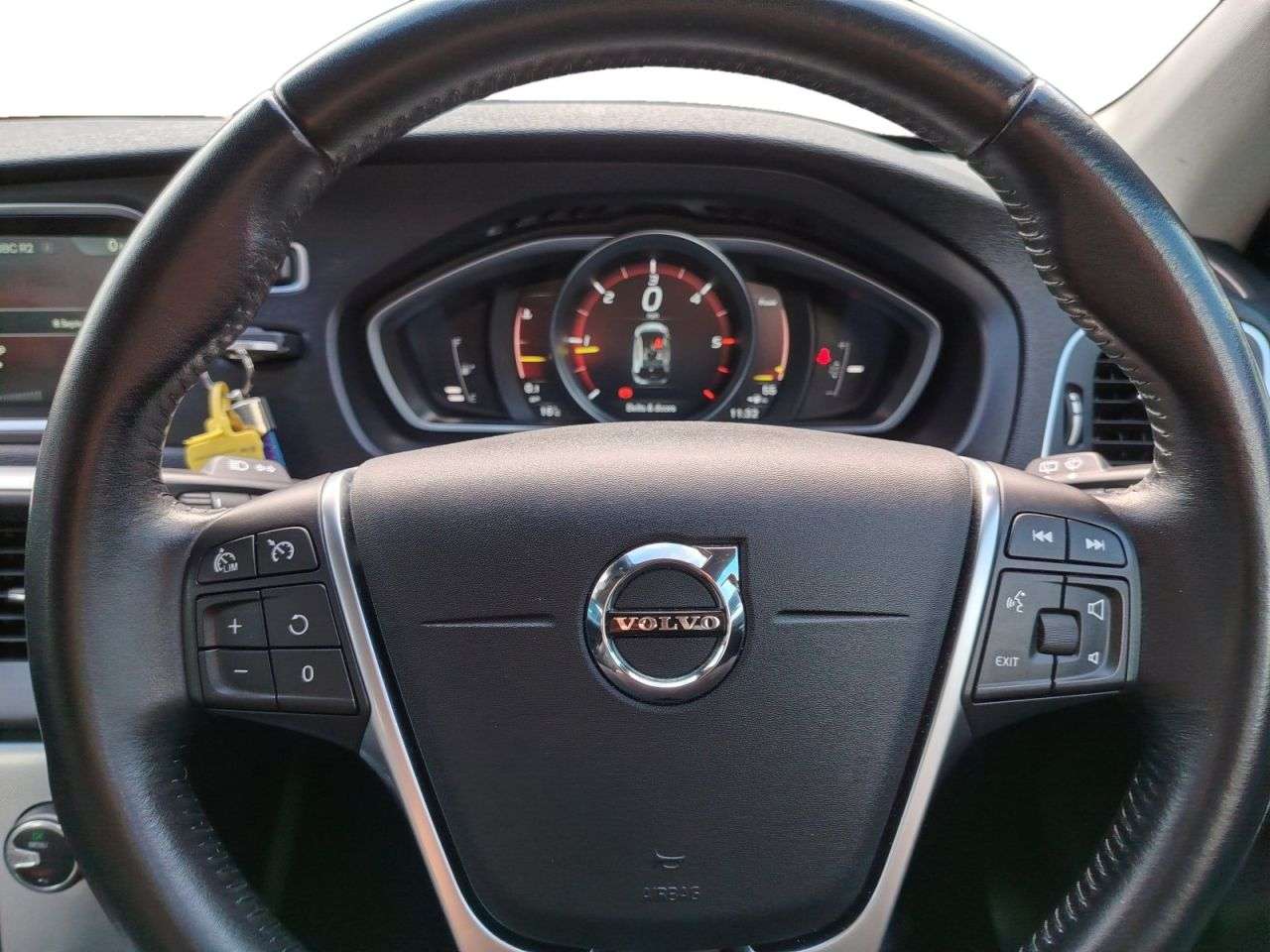 2017 VOLVO V40 2017 VOLVO V40