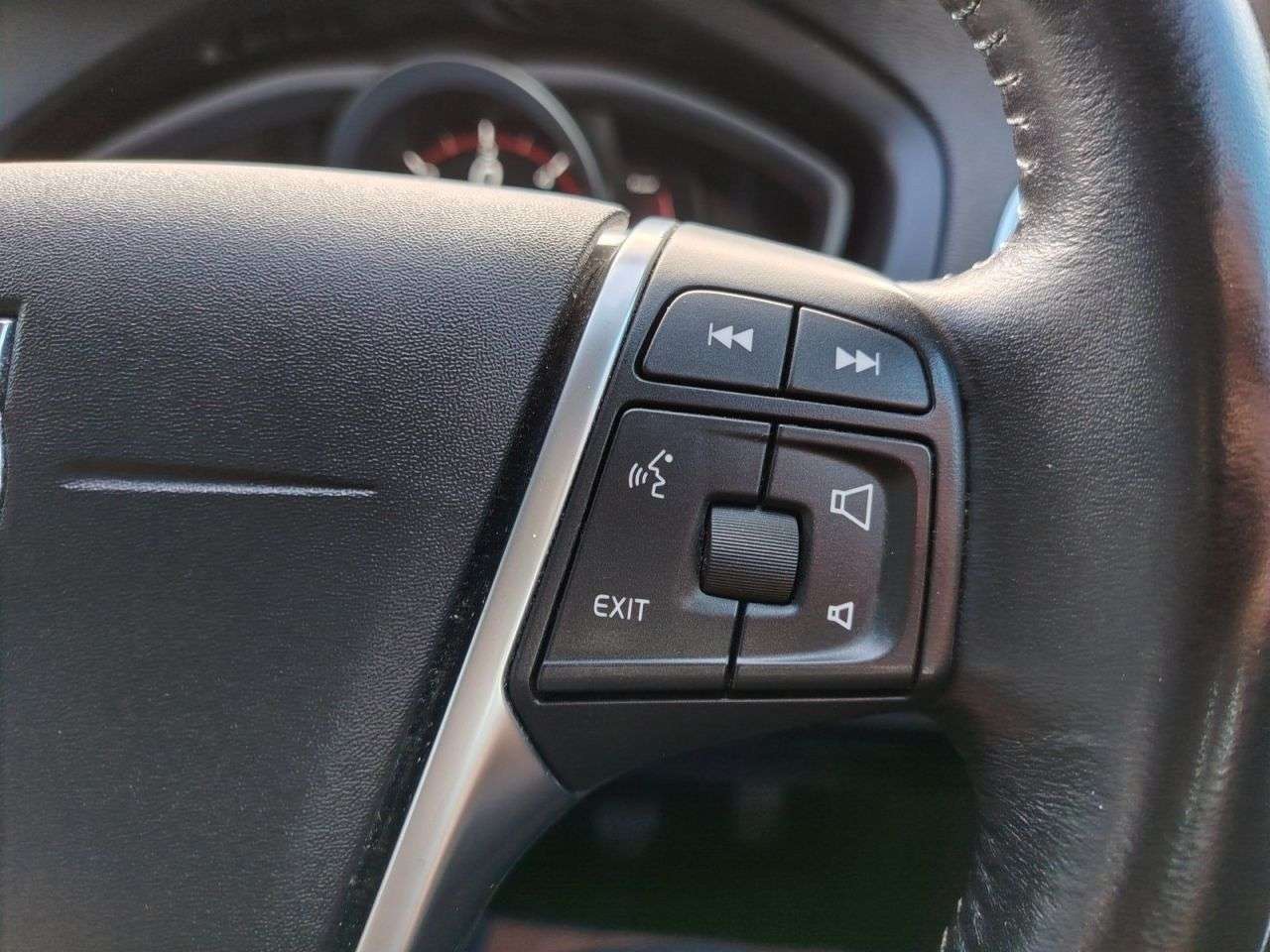 2017 VOLVO V40 2017 VOLVO V40