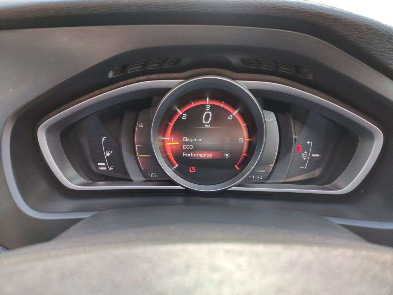 2017 VOLVO V40 2017 VOLVO V40