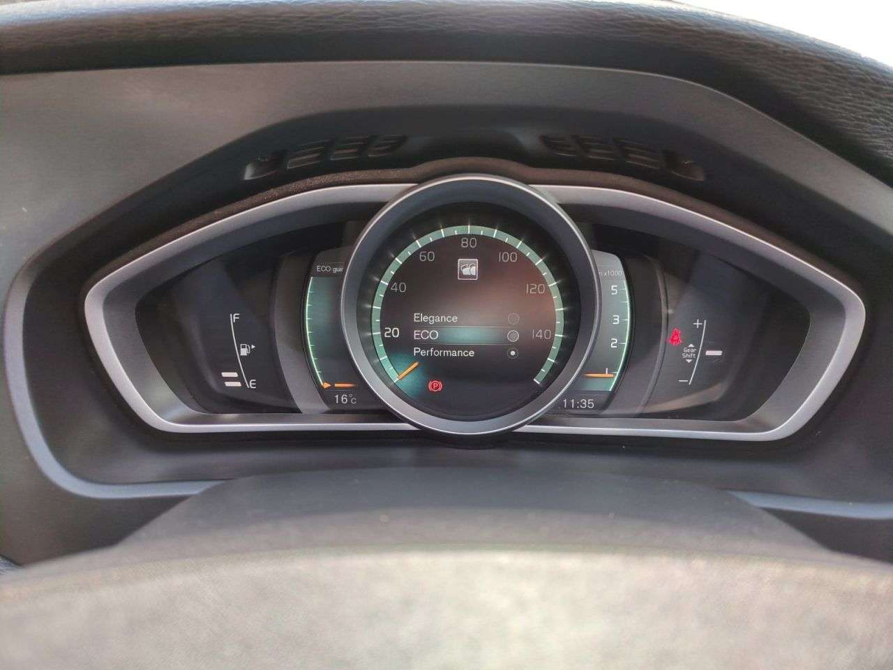 2017 VOLVO V40 2017 VOLVO V40