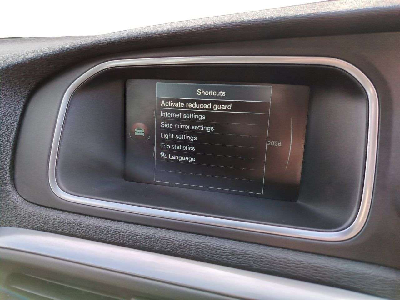 2017 VOLVO V40 2017 VOLVO V40
