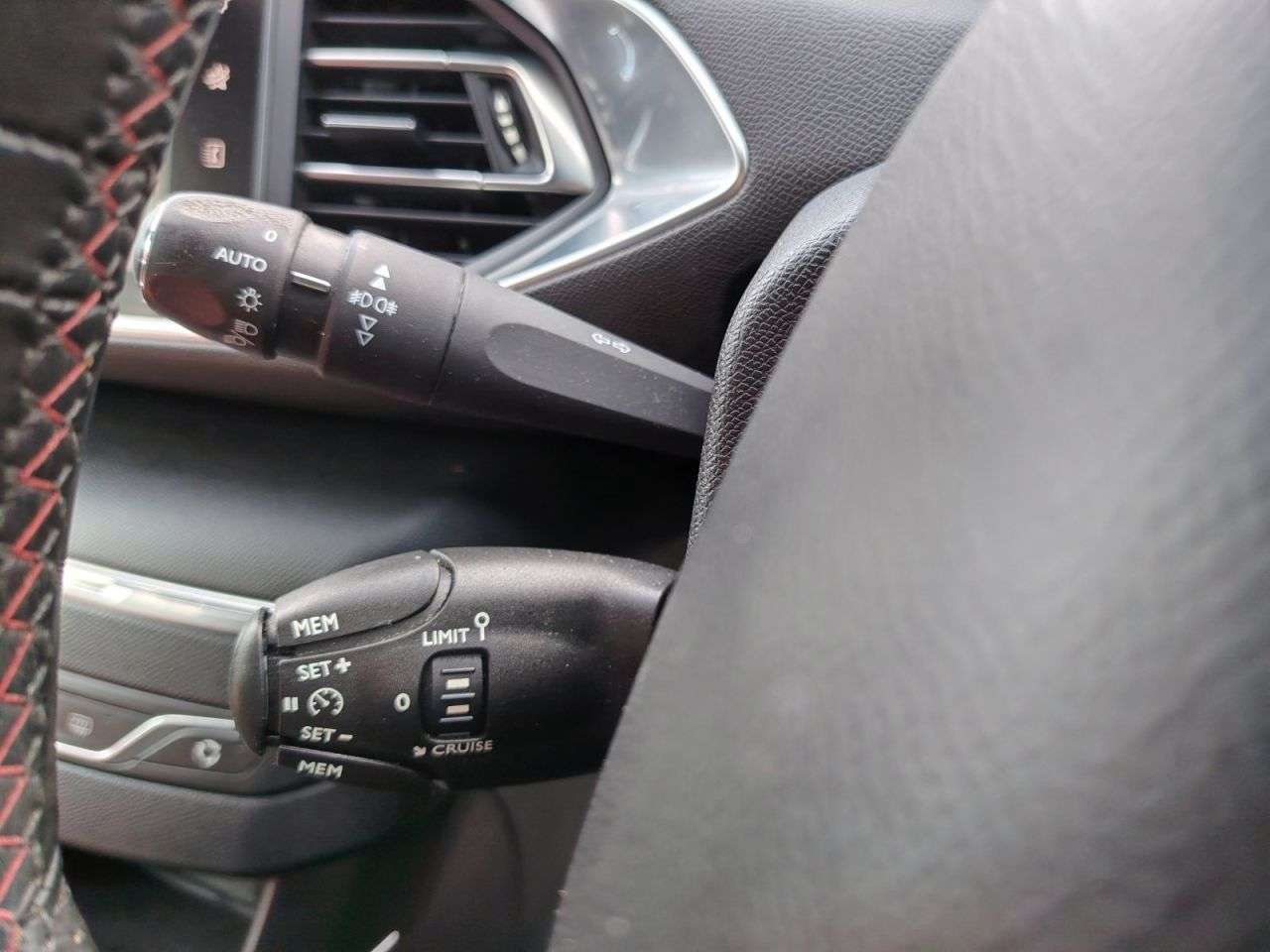 2015 PEUGEOT 308 2015 PEUGEOT 308