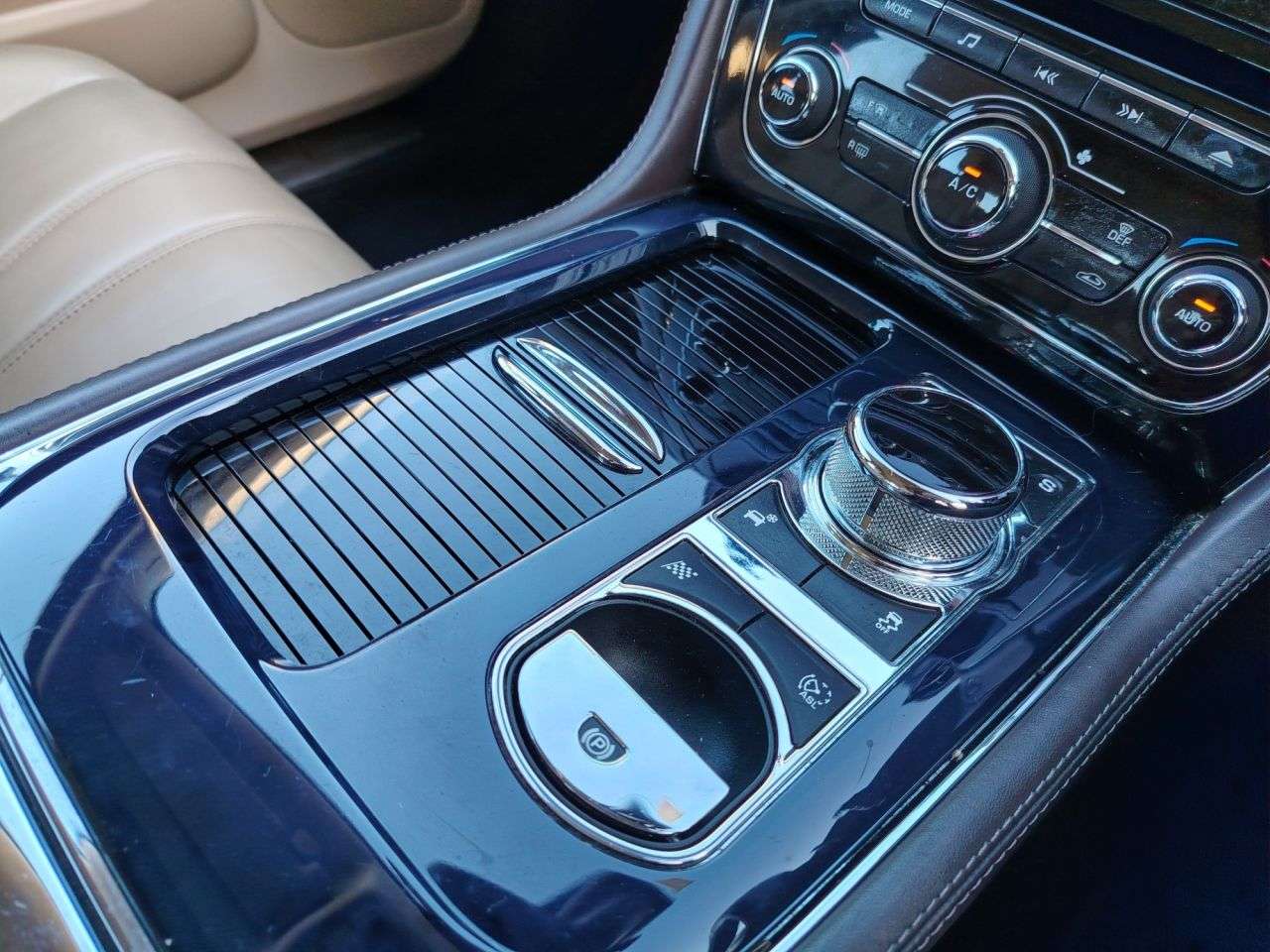 2011 JAGUAR XJ 2011 JAGUAR XJ