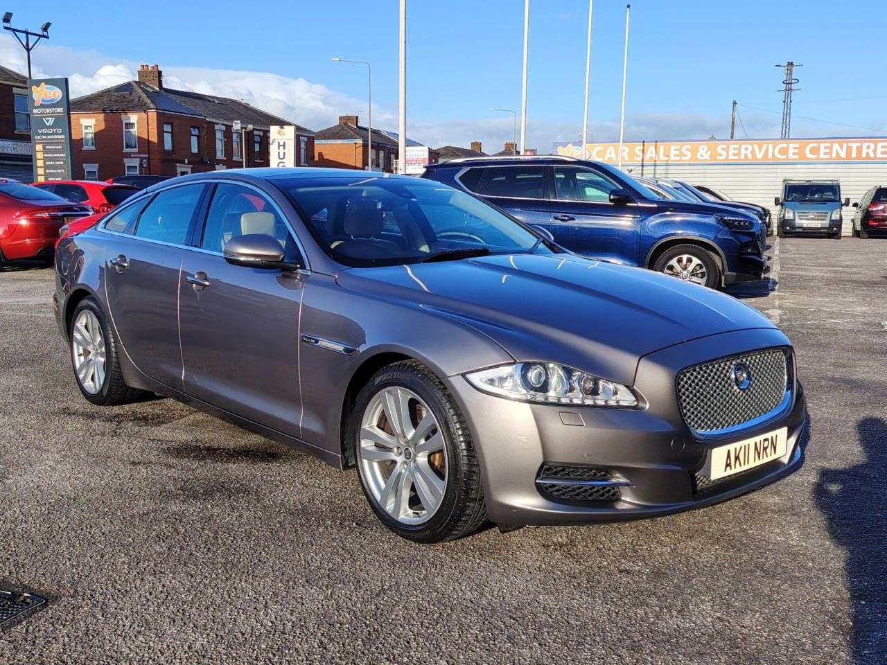 A 2011 JAGUAR XJ 3.0d V6 Premium Luxury Saloon 4dr Diesel Auto Euro 5 (275 ps) 11 STAMP SERV A 2011 JAGUAR XJ 3.0d V6 Premium Luxury Saloon 4dr Diesel Auto Euro 5 (275 ps) 11 STAMP SERV