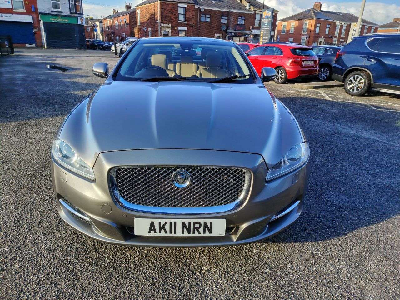 A 2011 JAGUAR XJ 3.0d V6 Premium Luxury Saloon 4dr Diesel Auto Euro 5 (275 ps) 11 STAMP SERV A 2011 JAGUAR XJ 3.0d V6 Premium Luxury Saloon 4dr Diesel Auto Euro 5 (275 ps) 11 STAMP SERV