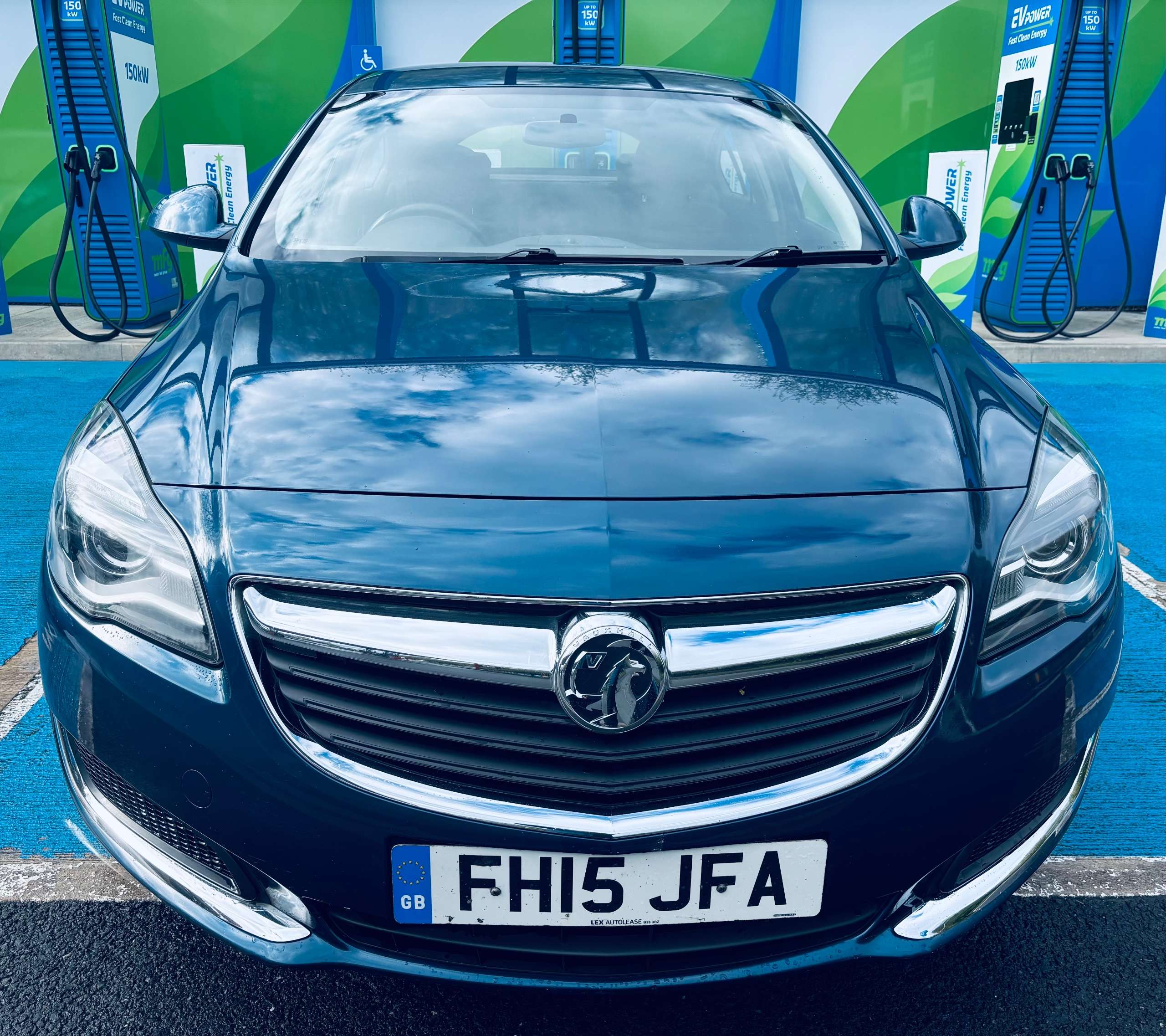 A 2015 VAUXHALL INSIGNIA 2.0 CDTi Design Hatchback 5dr Diesel Auto Euro 5 (130 ps) A 2015 VAUXHALL INSIGNIA 2.0 CDTi Design Hatchback 5dr Diesel Auto Euro 5 (130 ps)