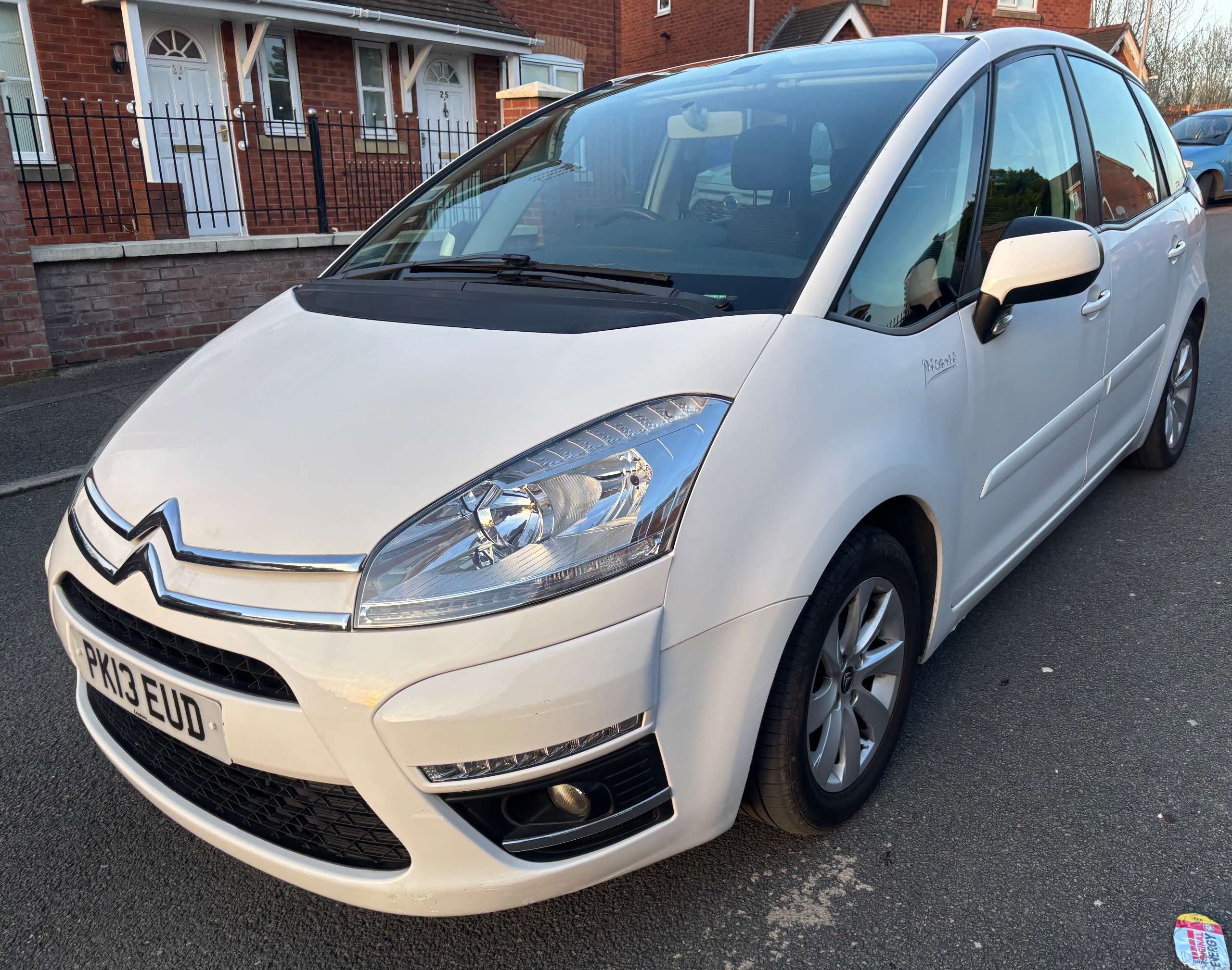 A 2013 CITROEN C4 PICASSO 1.6 e-HDi Airdream Edition MPV 5dr Diesel EGS6 Euro 5 (s/s) (110 ps) A 2013 CITROEN C4 PICASSO 1.6 e-HDi Airdream Edition MPV 5dr Diesel EGS6 Euro 5 (s/s) (110 ps)