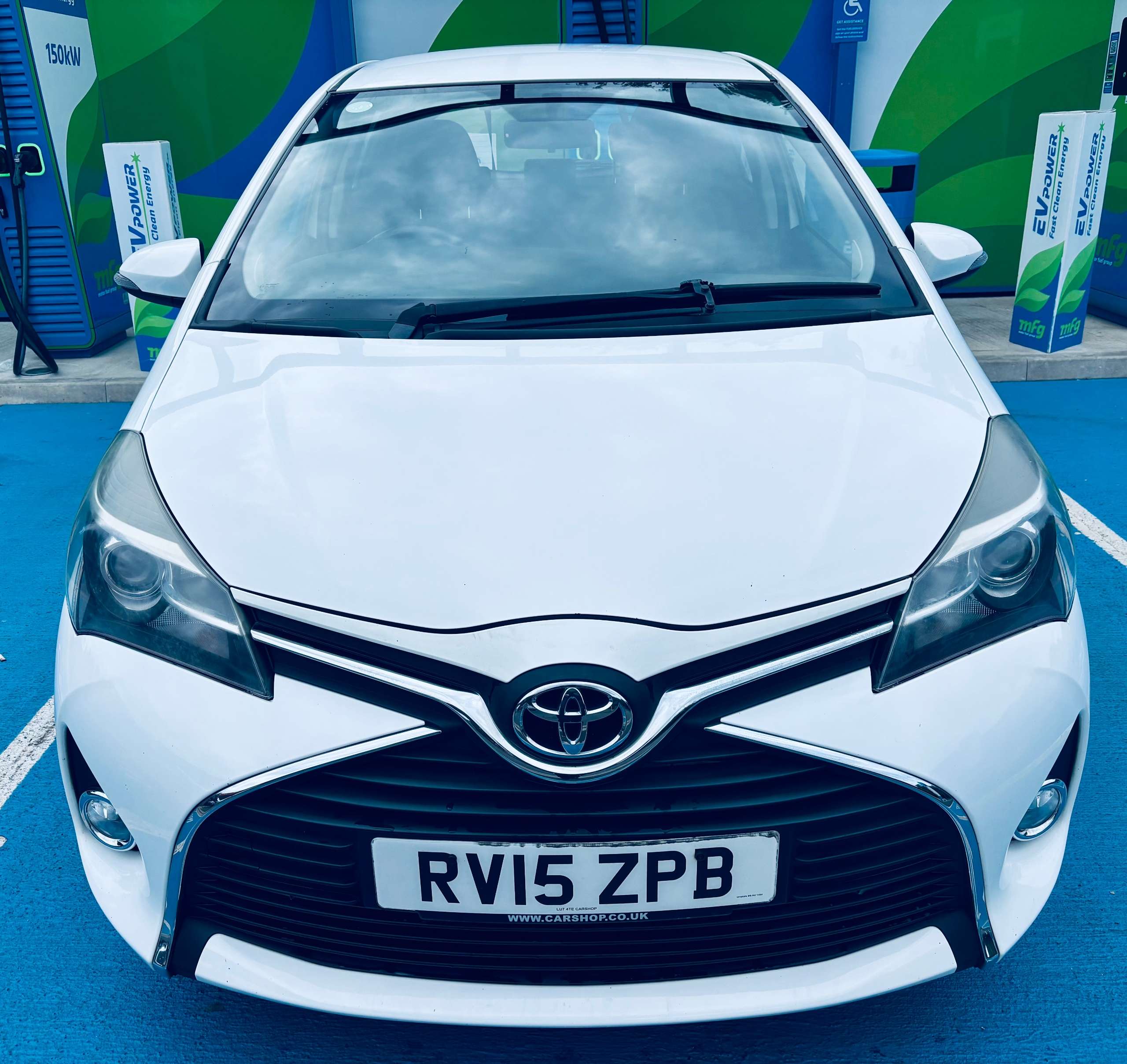 A 2015 TOYOTA YARIS 1.33 Dual VVT-i Icon Hatchback 5dr Petrol Manual Euro 5 Euro 5 (99 ps) A 2015 TOYOTA YARIS 1.33 Dual VVT-i Icon Hatchback 5dr Petrol Manual Euro 5 Euro 5 (99 ps)