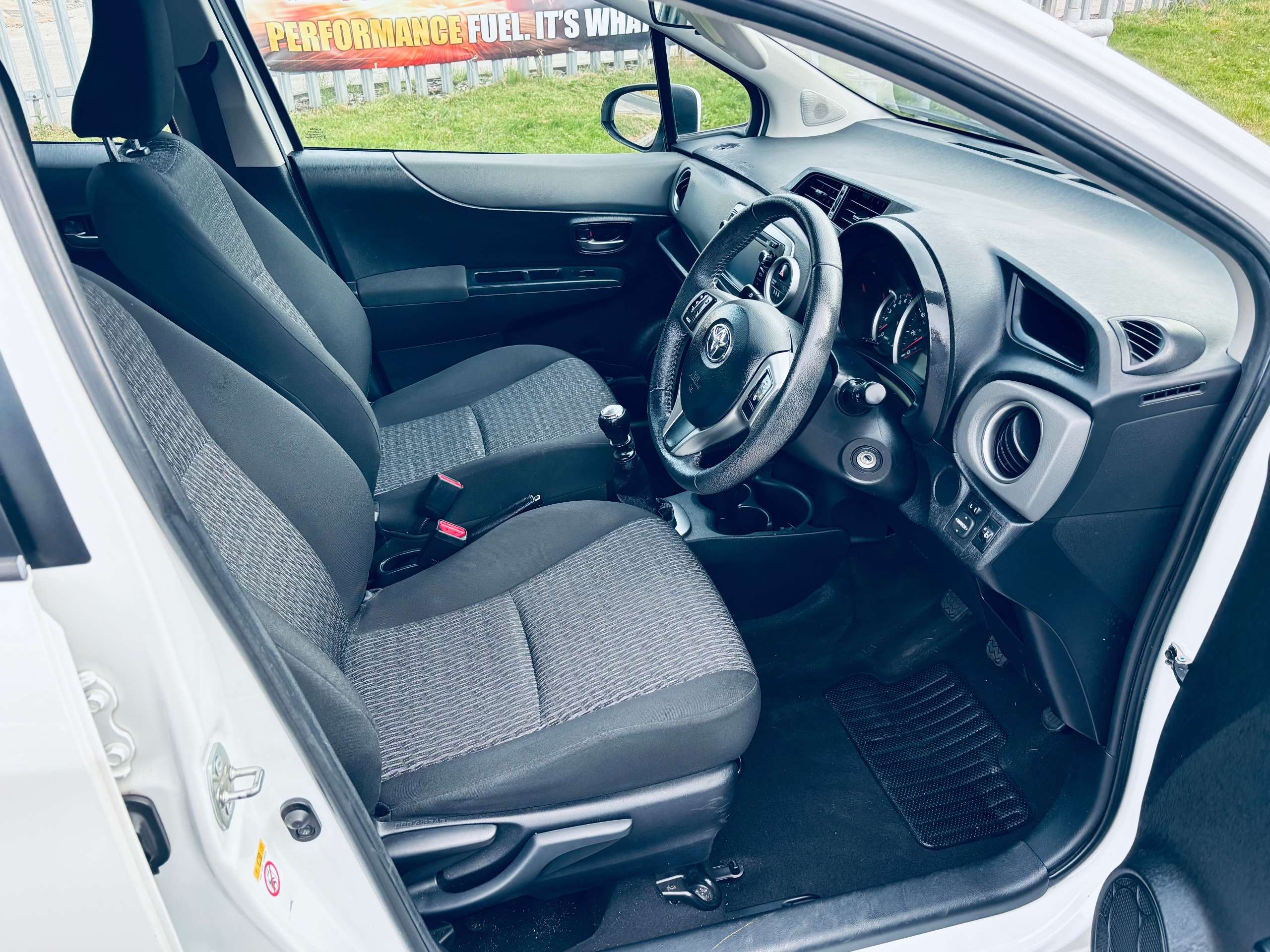 2013 TOYOTA YARIS 2013 TOYOTA YARIS