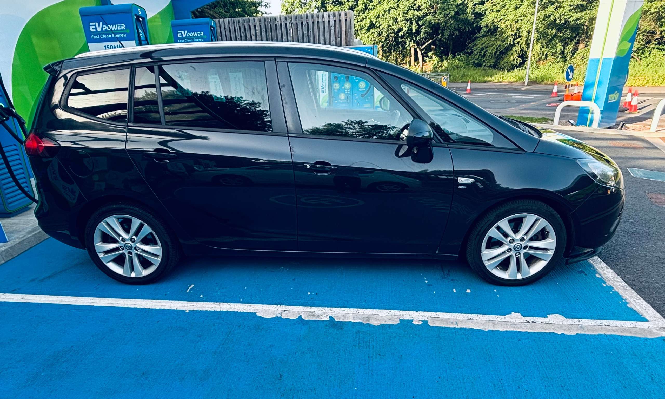 A 2014 VAUXHALL ZAFIRA TOURER 2.0 CDTi SRi MPV 5dr Diesel Auto Euro 5 (165 ps) A 2014 VAUXHALL ZAFIRA TOURER 2.0 CDTi SRi MPV 5dr Diesel Auto Euro 5 (165 ps)