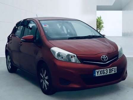 A 2013 TOYOTA YARIS 1.33 Dual VVT-i TR Hatchback 5dr Petrol Manual Euro 5 (101 ps) A 2013 TOYOTA YARIS 1.33 Dual VVT-i TR Hatchback 5dr Petrol Manual Euro 5 (101 ps)