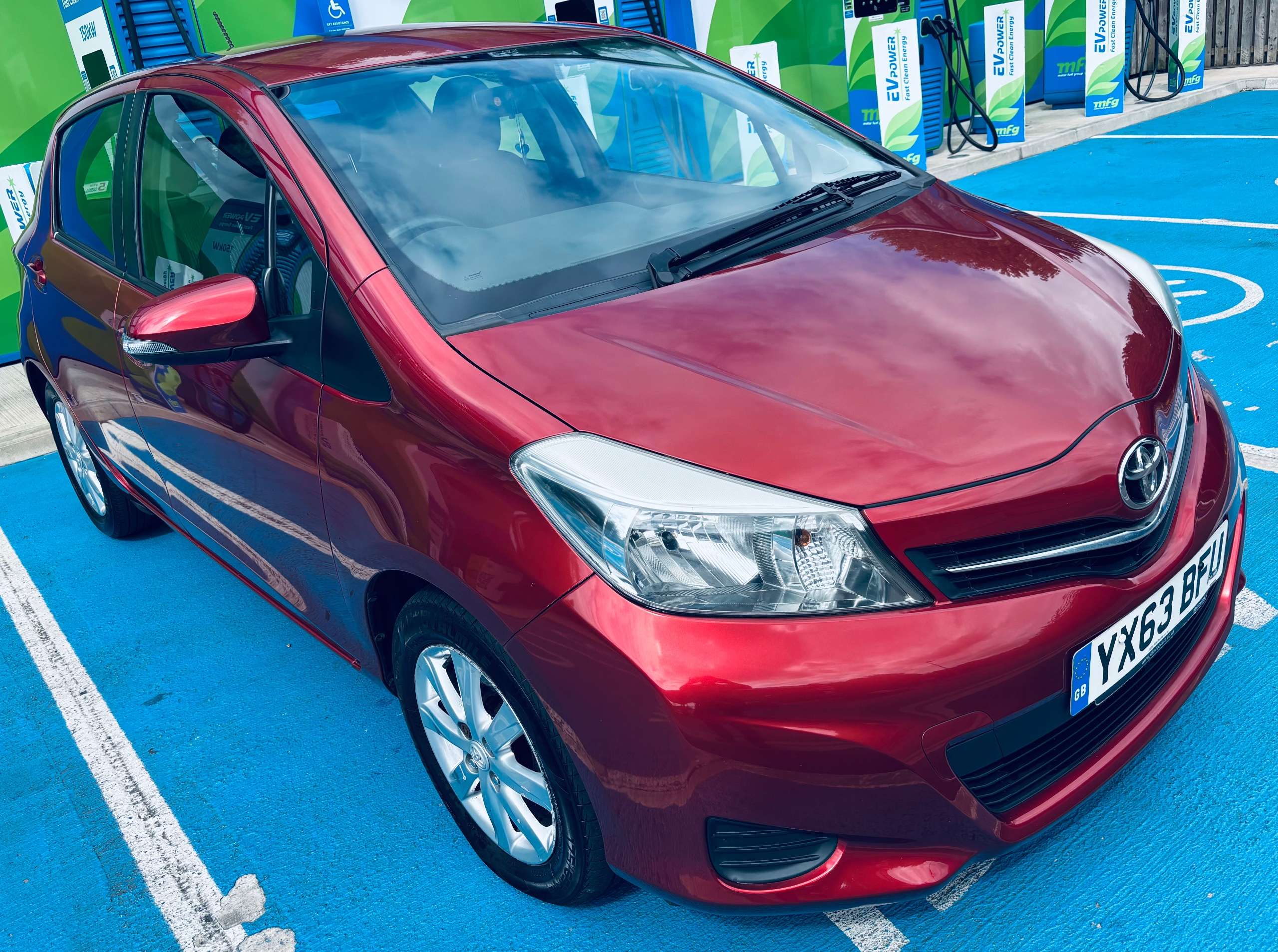 A 2013 TOYOTA YARIS 1.33 Dual VVT-i TR Hatchback 5dr Petrol Manual Euro 5 (101 ps) A 2013 TOYOTA YARIS 1.33 Dual VVT-i TR Hatchback 5dr Petrol Manual Euro 5 (101 ps)