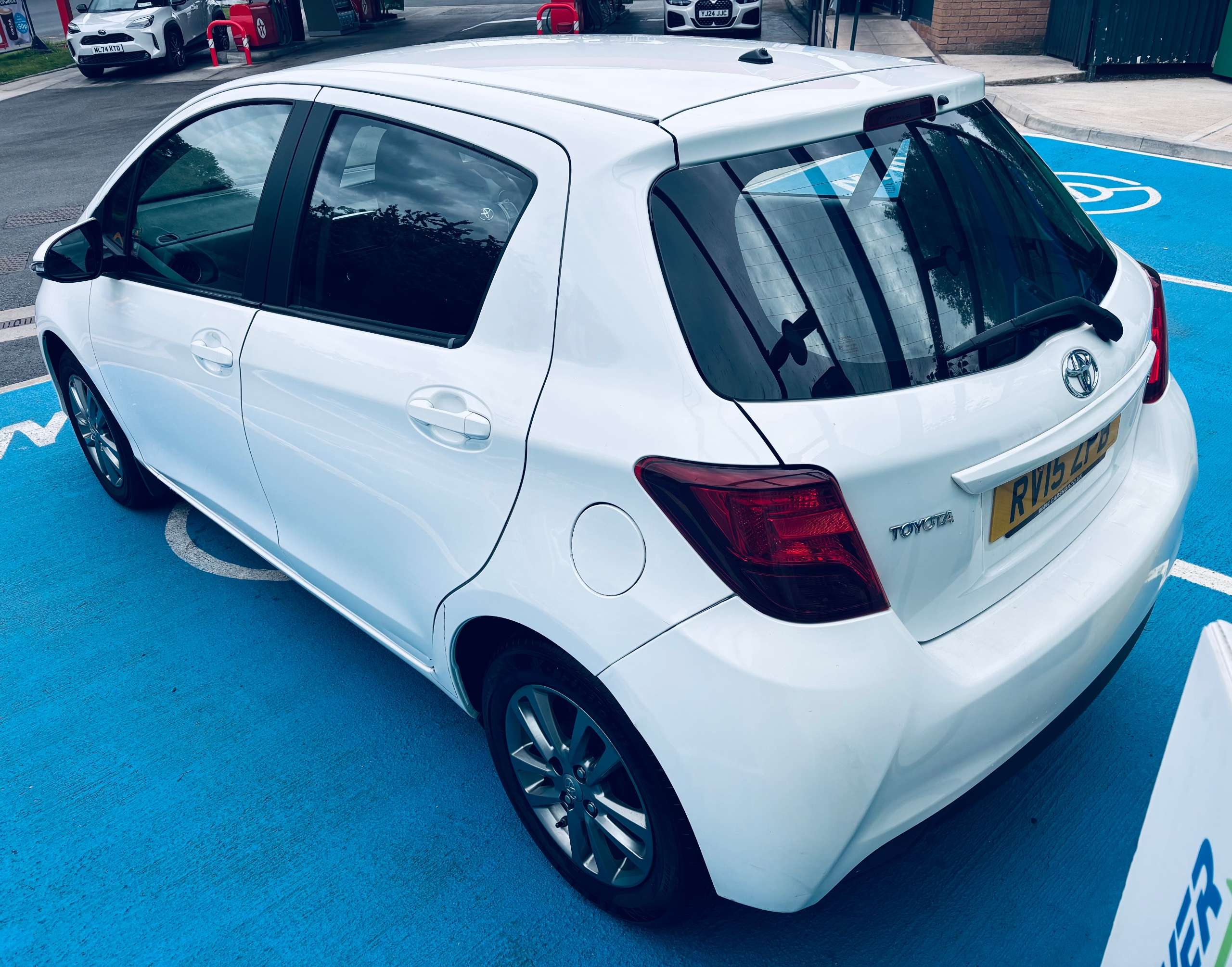 2015 TOYOTA YARIS 2015 TOYOTA YARIS