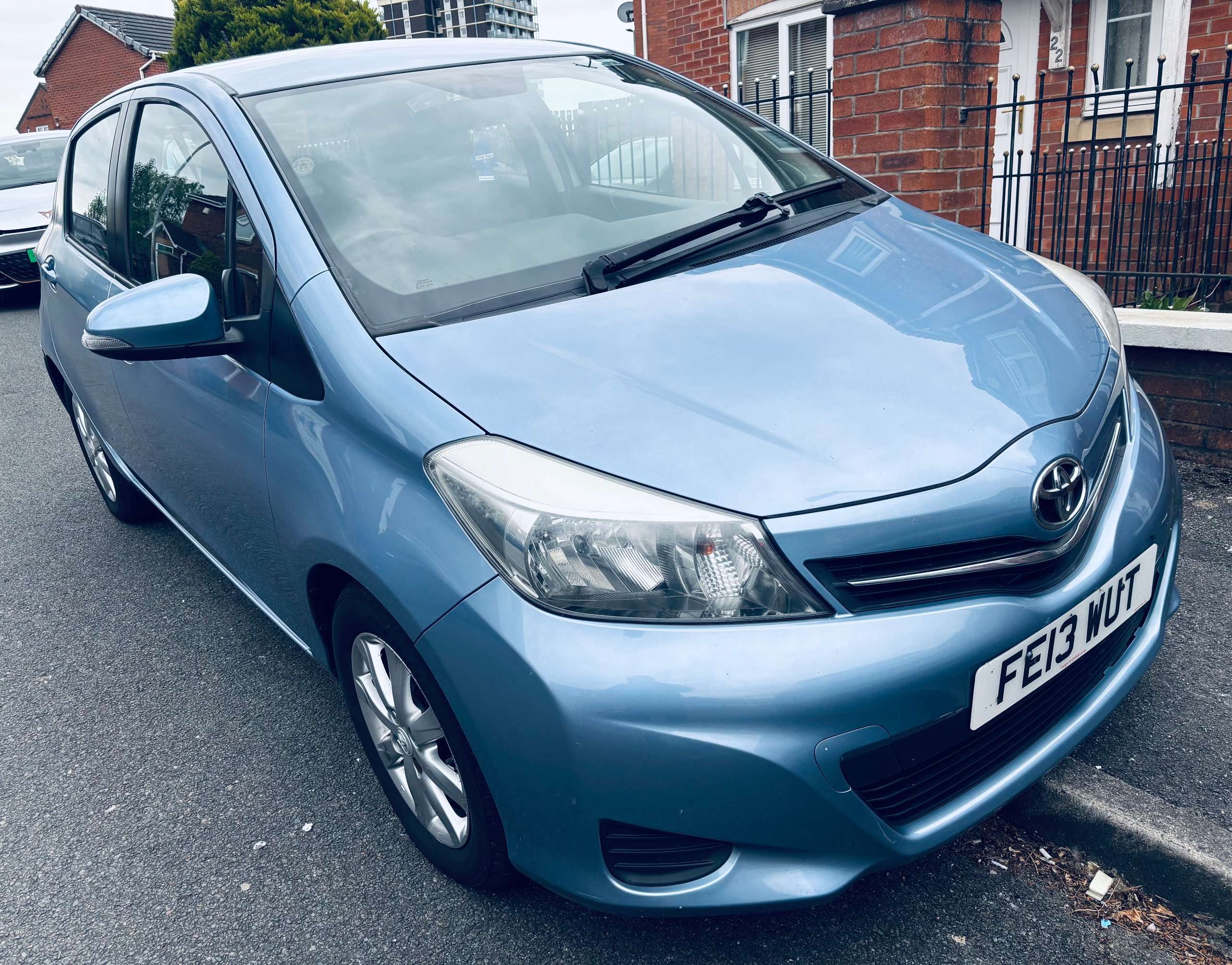 A 2013 TOYOTA YARIS 1.33 Dual VVT-i TR Hatchback 5dr Petrol Manual Euro 5 (101 ps) A 2013 TOYOTA YARIS 1.33 Dual VVT-i TR Hatchback 5dr Petrol Manual Euro 5 (101 ps)