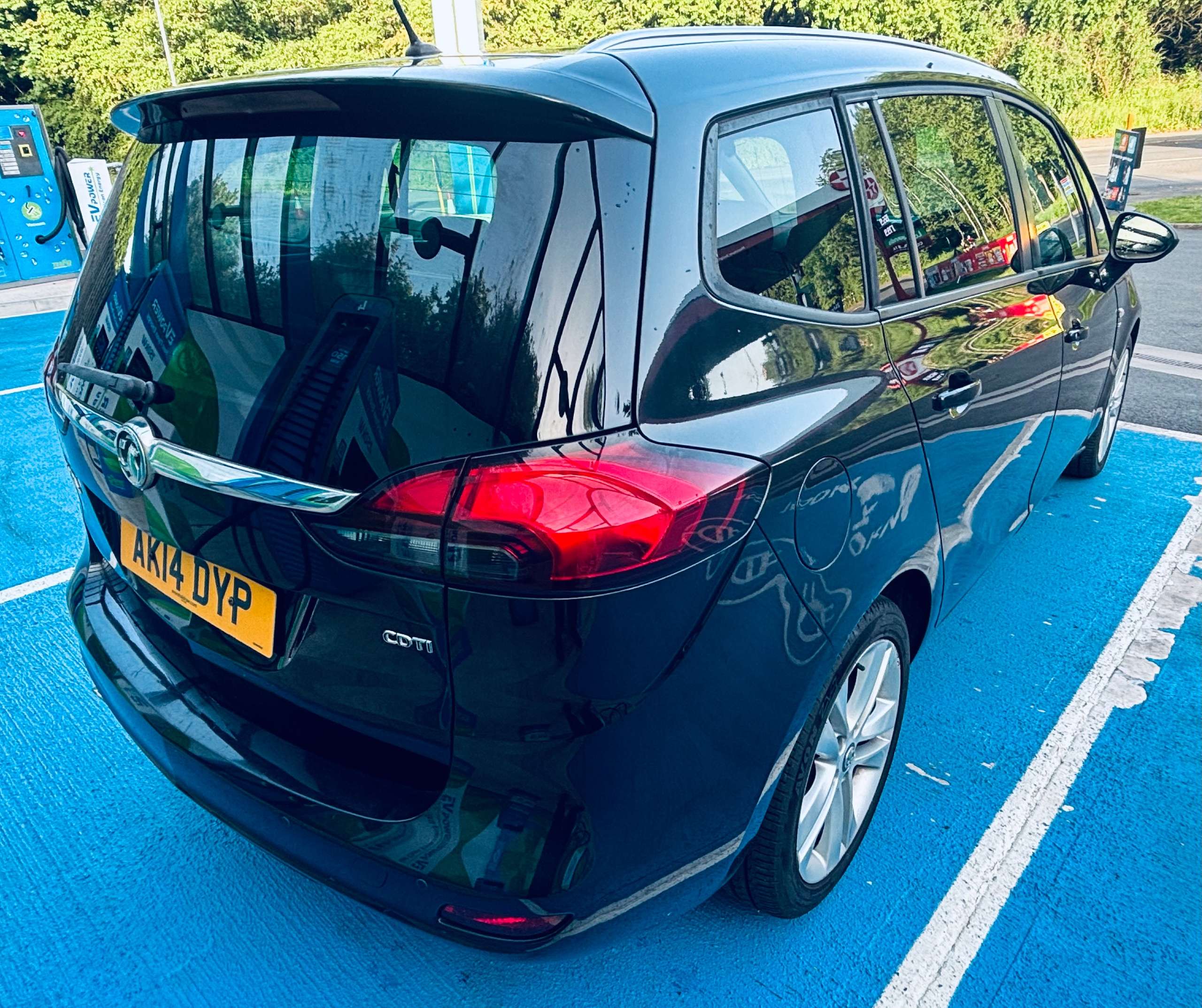 A 2014 VAUXHALL ZAFIRA TOURER 2.0 CDTi SRi MPV 5dr Diesel Auto Euro 5 (165 ps) A 2014 VAUXHALL ZAFIRA TOURER 2.0 CDTi SRi MPV 5dr Diesel Auto Euro 5 (165 ps)