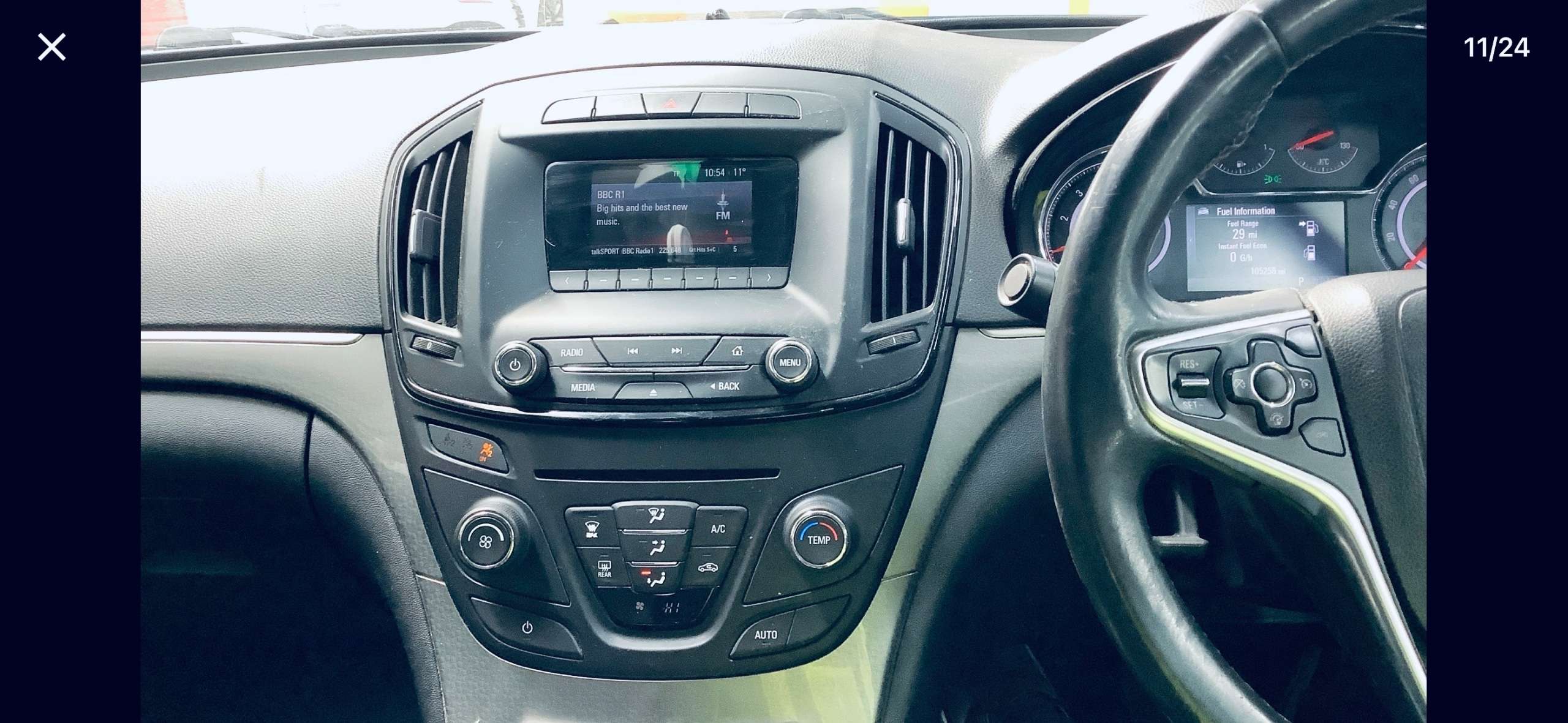 A 2015 VAUXHALL INSIGNIA 2.0 CDTi Design Hatchback 5dr Diesel Auto Euro 5 (130 ps) A 2015 VAUXHALL INSIGNIA 2.0 CDTi Design Hatchback 5dr Diesel Auto Euro 5 (130 ps)