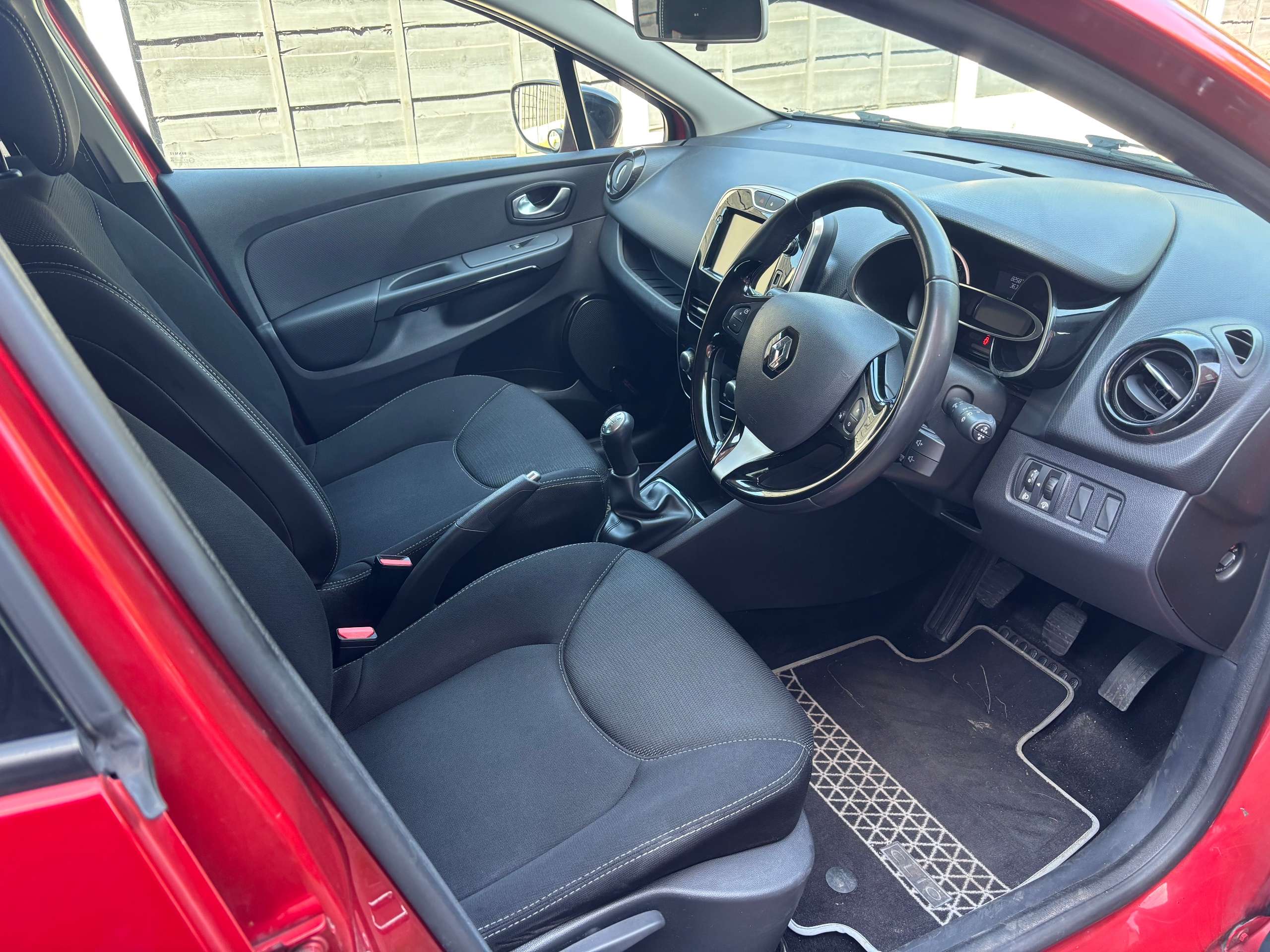 2016 RENAULT CLIO 2016 RENAULT CLIO