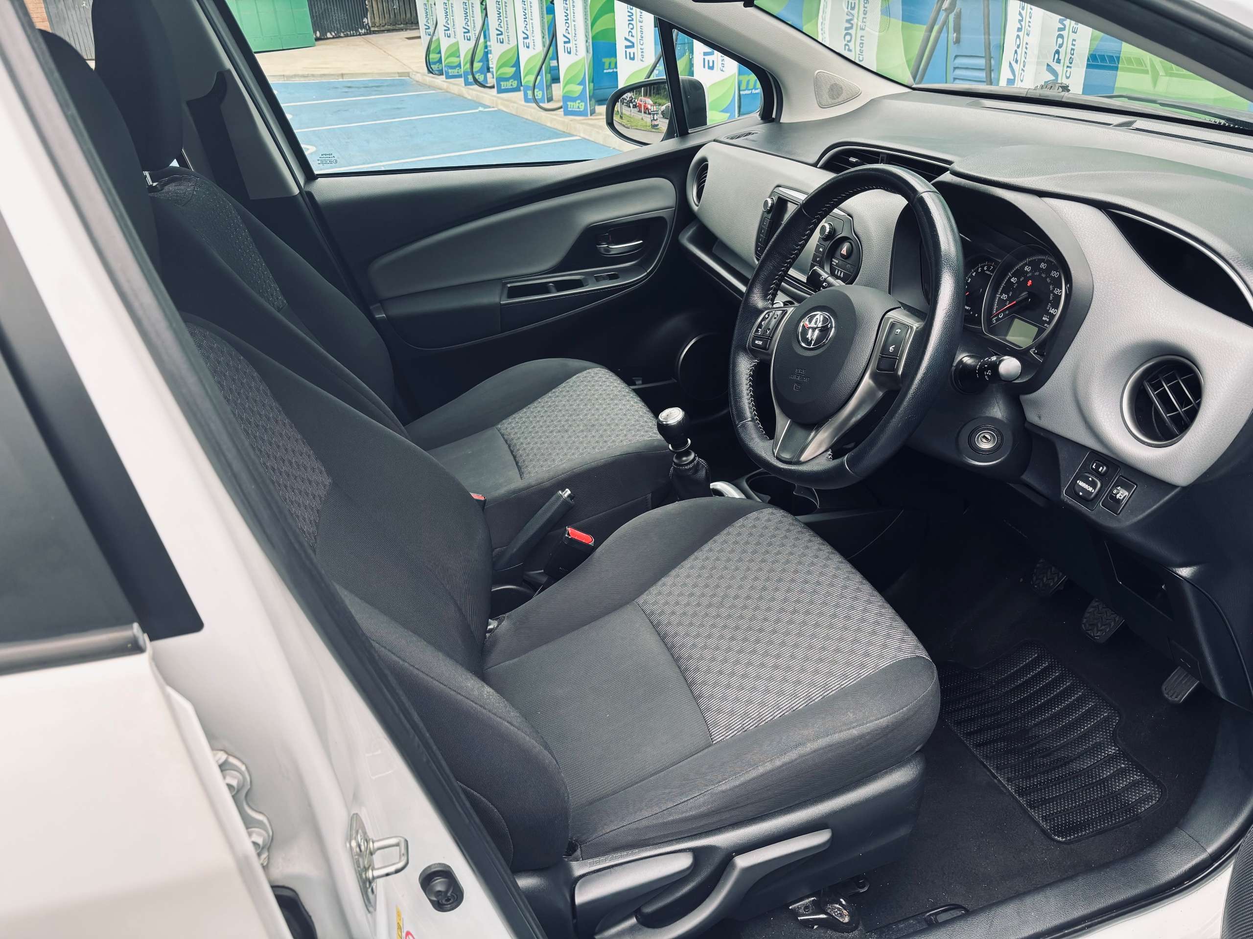 2015 TOYOTA YARIS 2015 TOYOTA YARIS