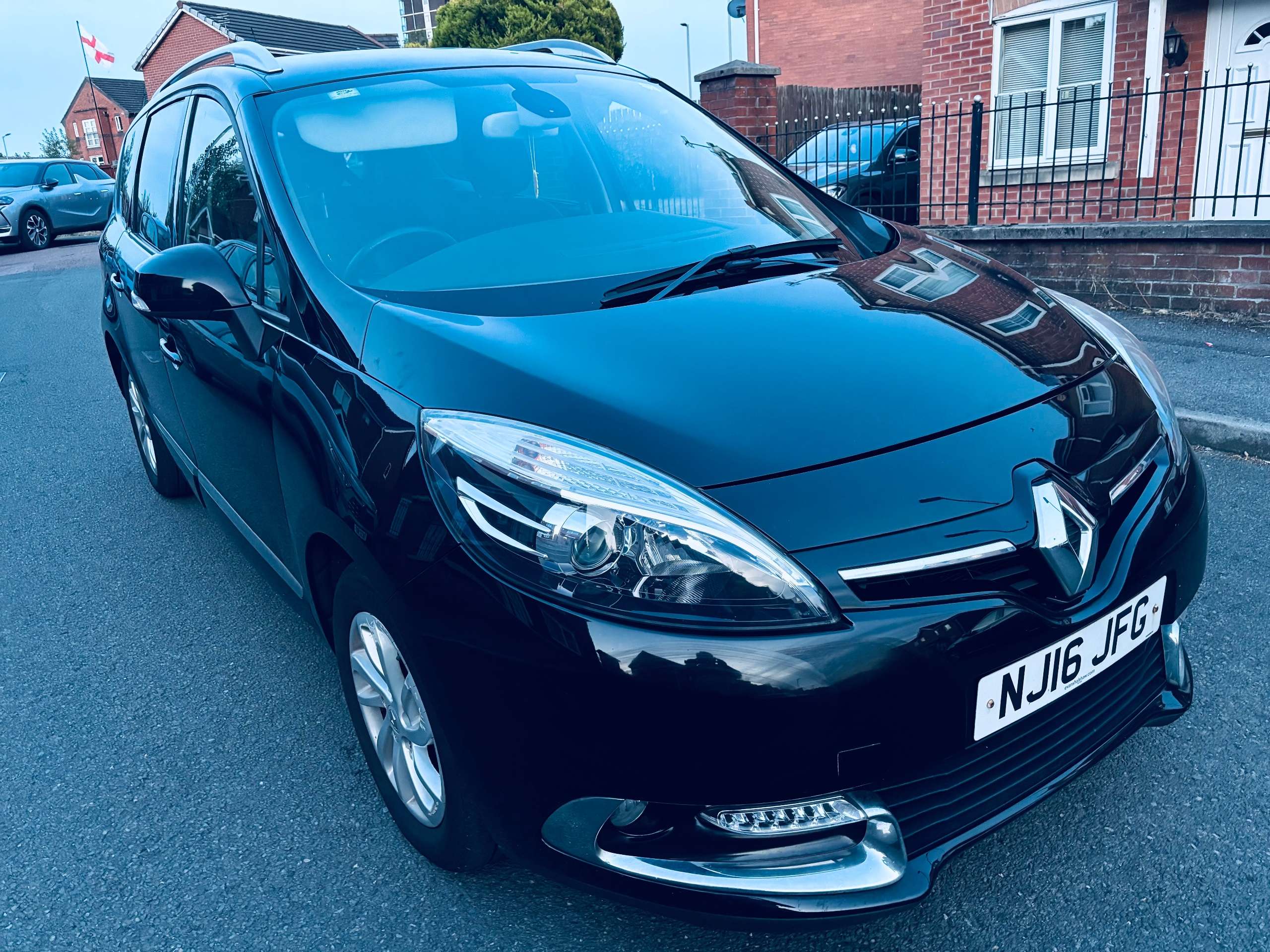 A 2016 RENAULT GRAND SCENIC 1.5 dCi Dynamique Nav MPV 5dr Diesel Auto Euro 6 (110 ps) A 2016 RENAULT GRAND SCENIC 1.5 dCi Dynamique Nav MPV 5dr Diesel Auto Euro 6 (110 ps)