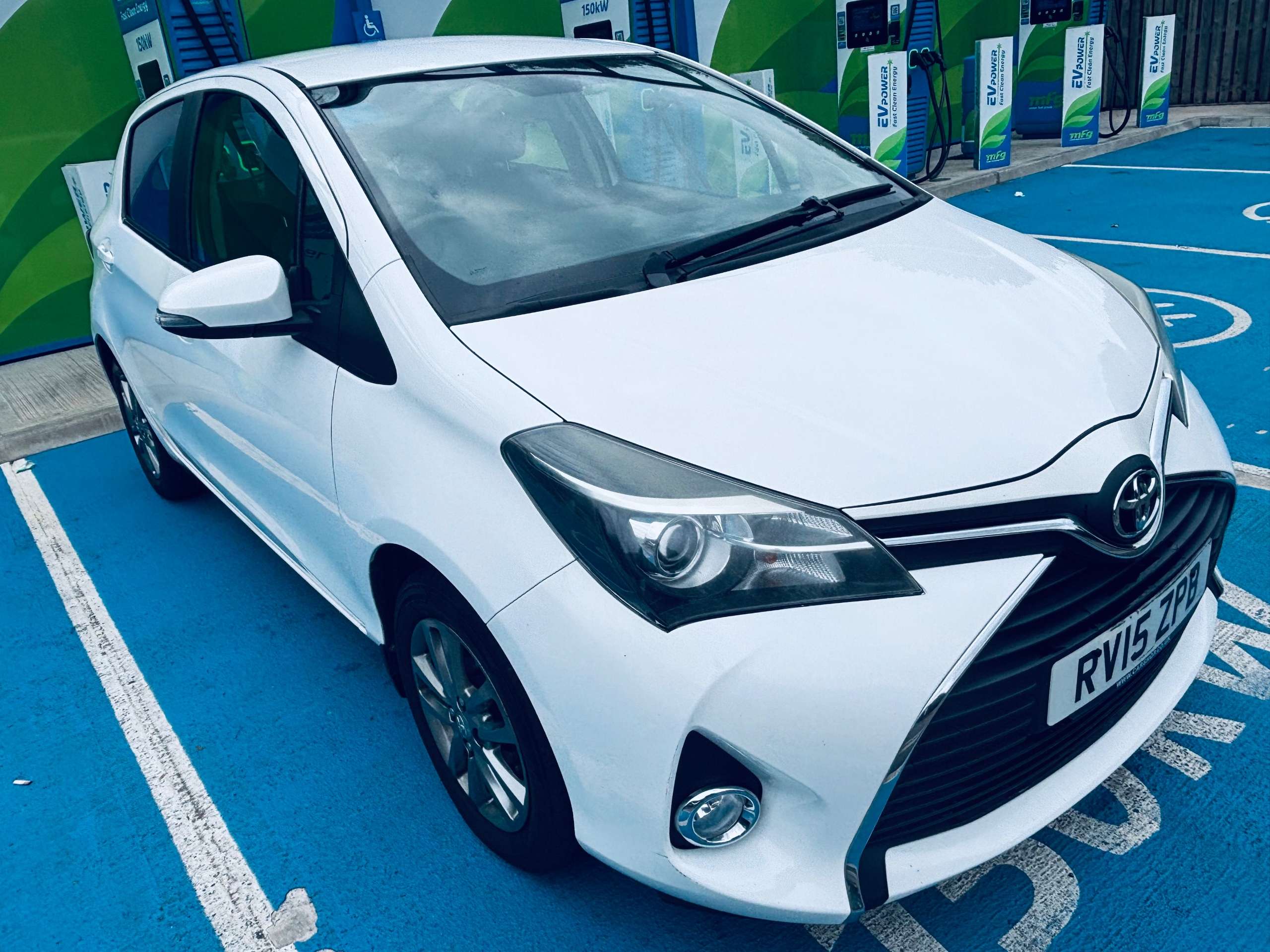 A 2015 TOYOTA YARIS 1.33 Dual VVT-i Icon Hatchback 5dr Petrol Manual Euro 5 Euro 5 (99 ps) A 2015 TOYOTA YARIS 1.33 Dual VVT-i Icon Hatchback 5dr Petrol Manual Euro 5 Euro 5 (99 ps)