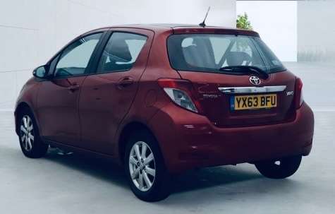 A 2013 TOYOTA YARIS 1.33 Dual VVT-i TR Hatchback 5dr Petrol Manual Euro 5 (101 ps) A 2013 TOYOTA YARIS 1.33 Dual VVT-i TR Hatchback 5dr Petrol Manual Euro 5 (101 ps)